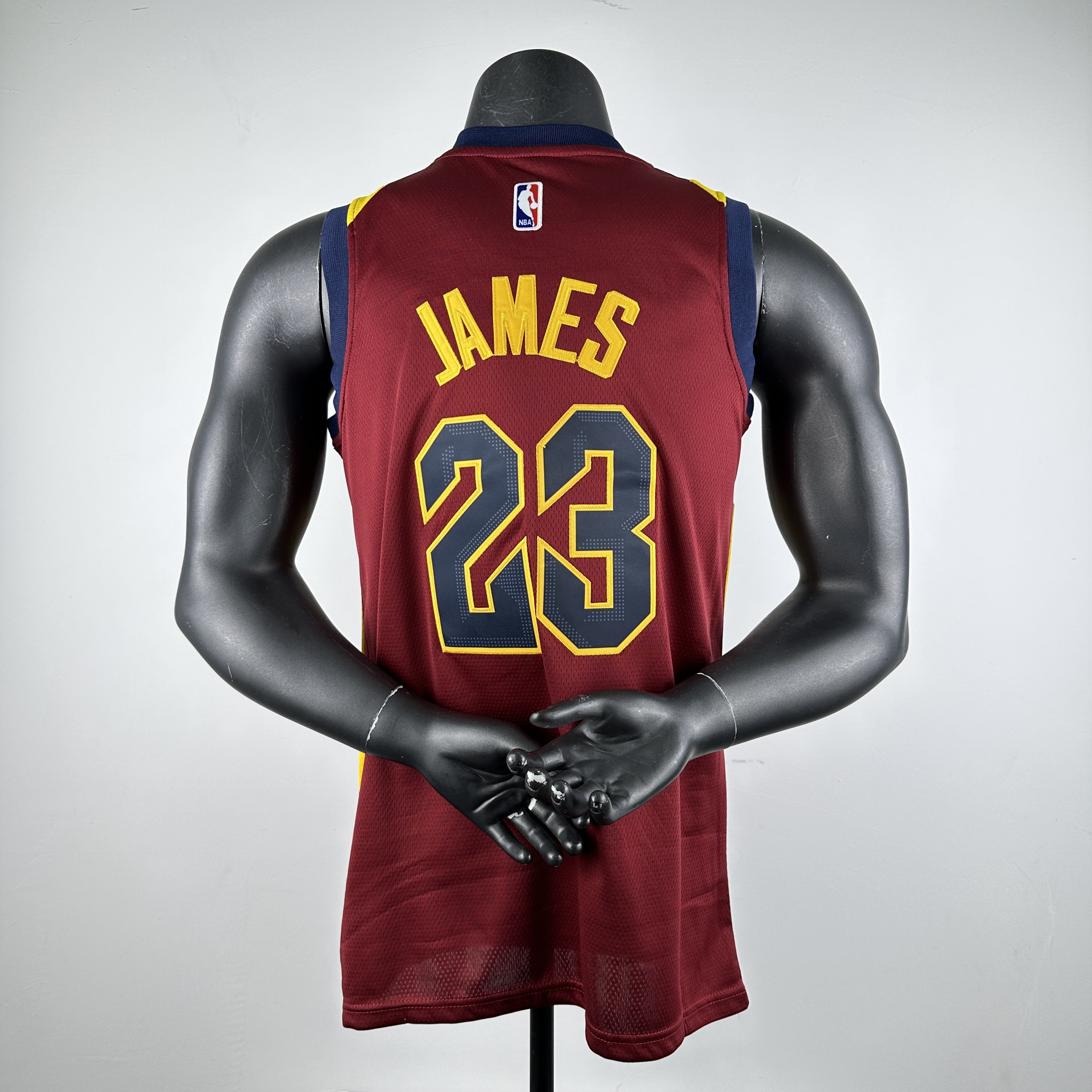 Embroidery Cavaliers Burgundy No. 23 James