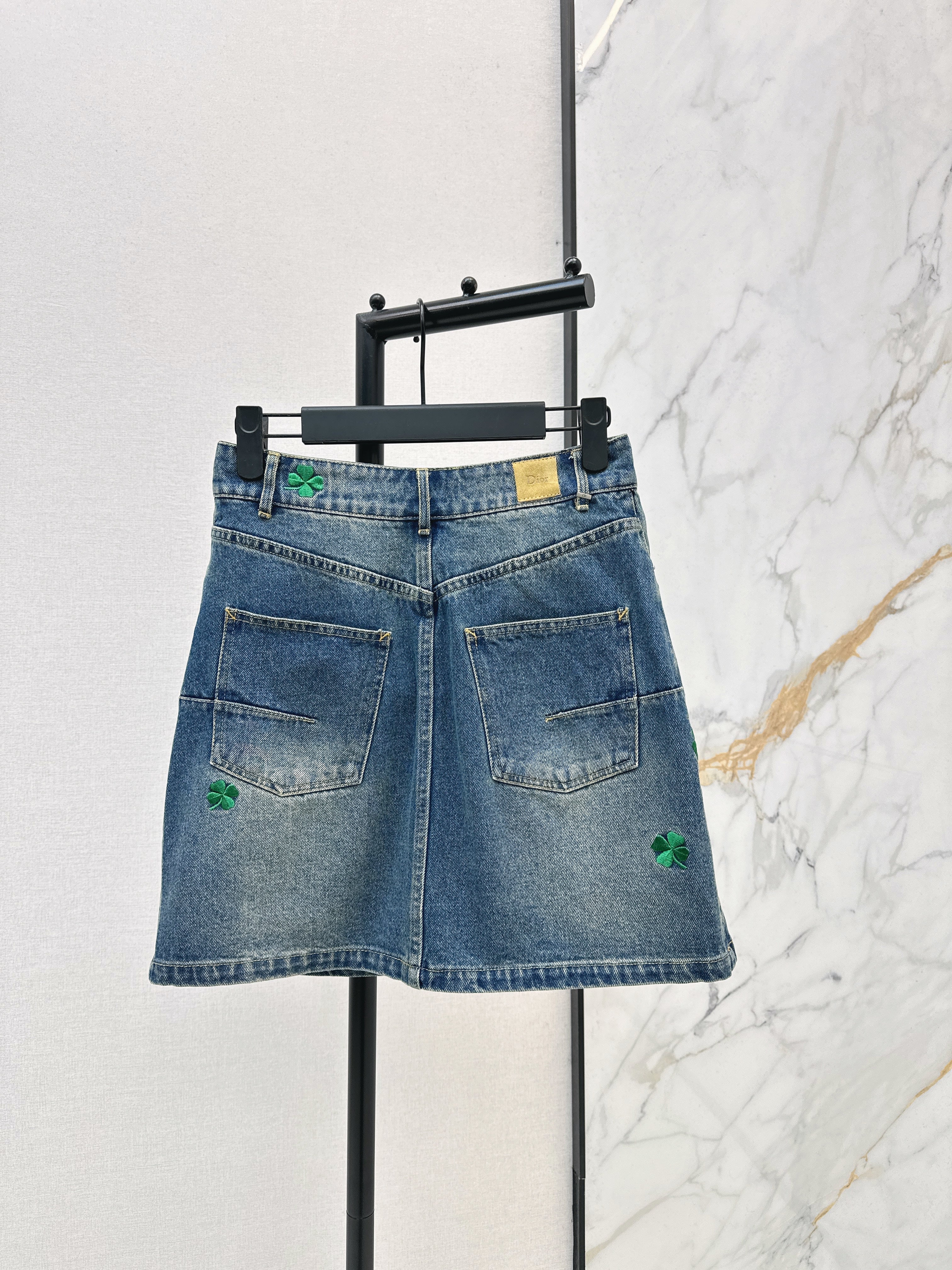 26NEW four-leaf clover embroidered denim midi skirt