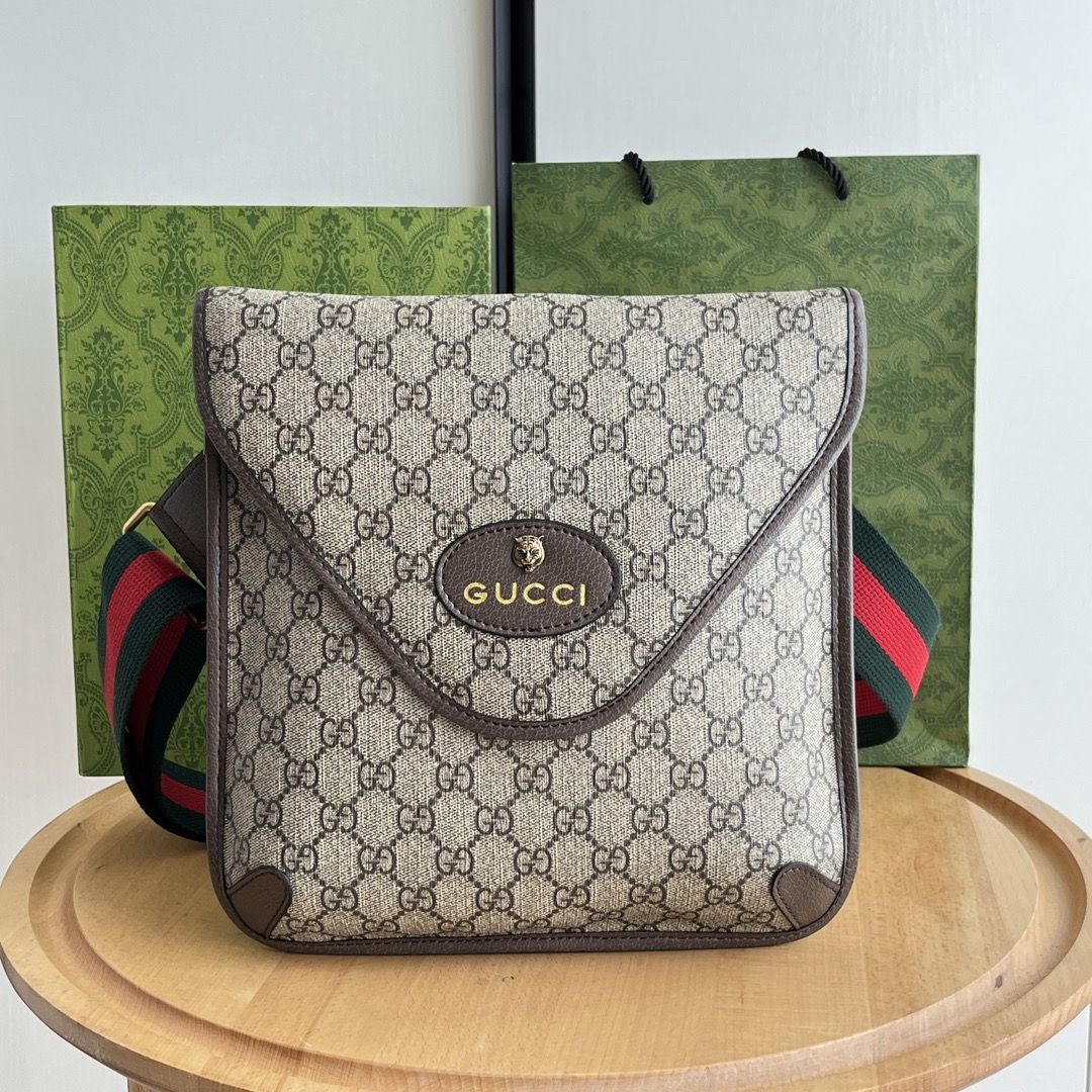 Gucci Neo Vintage GG Supreme Messenger Bag