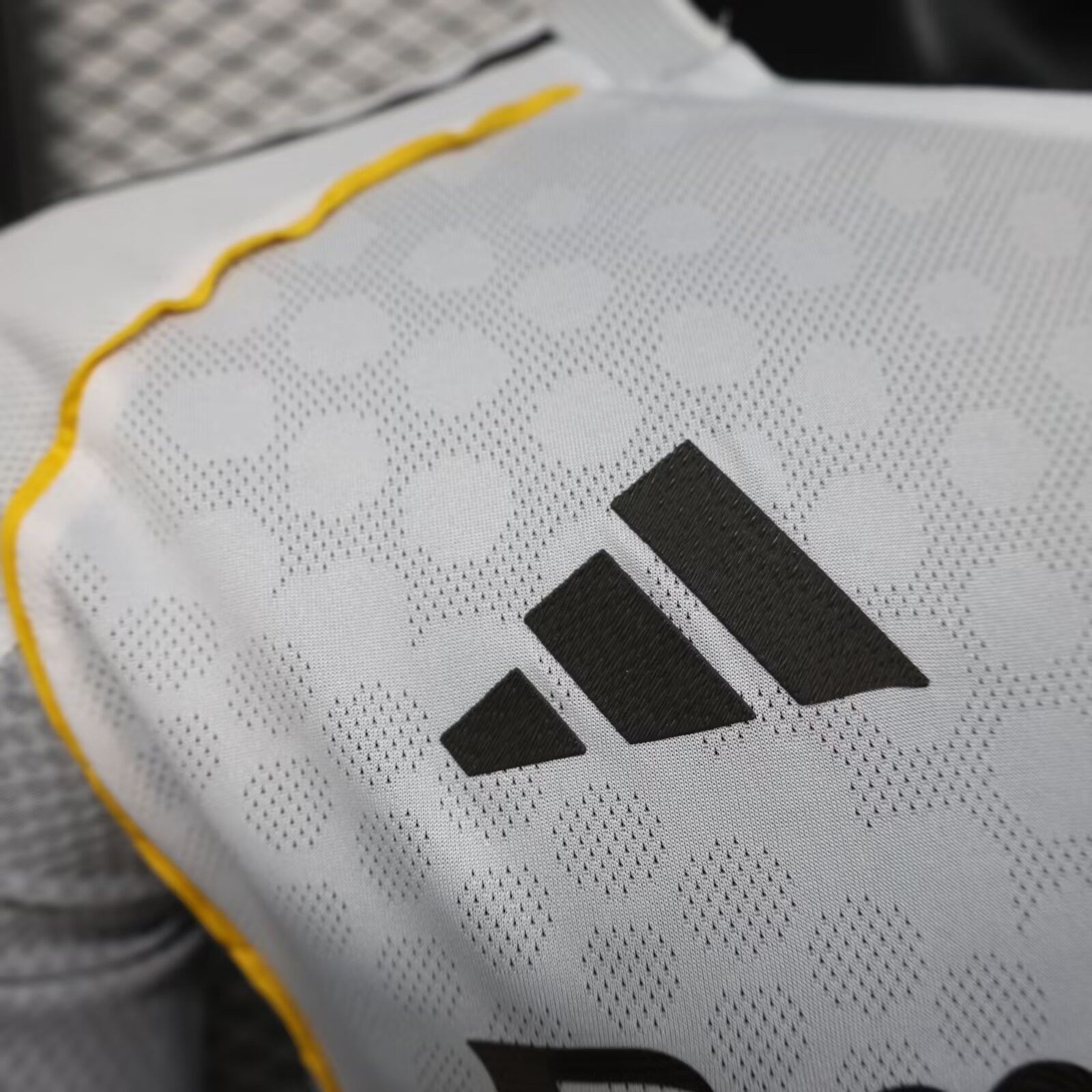 2025/2026 Long Sleeve Player Version Real Madrid Home Football Shirt 1:1 Thai Quality