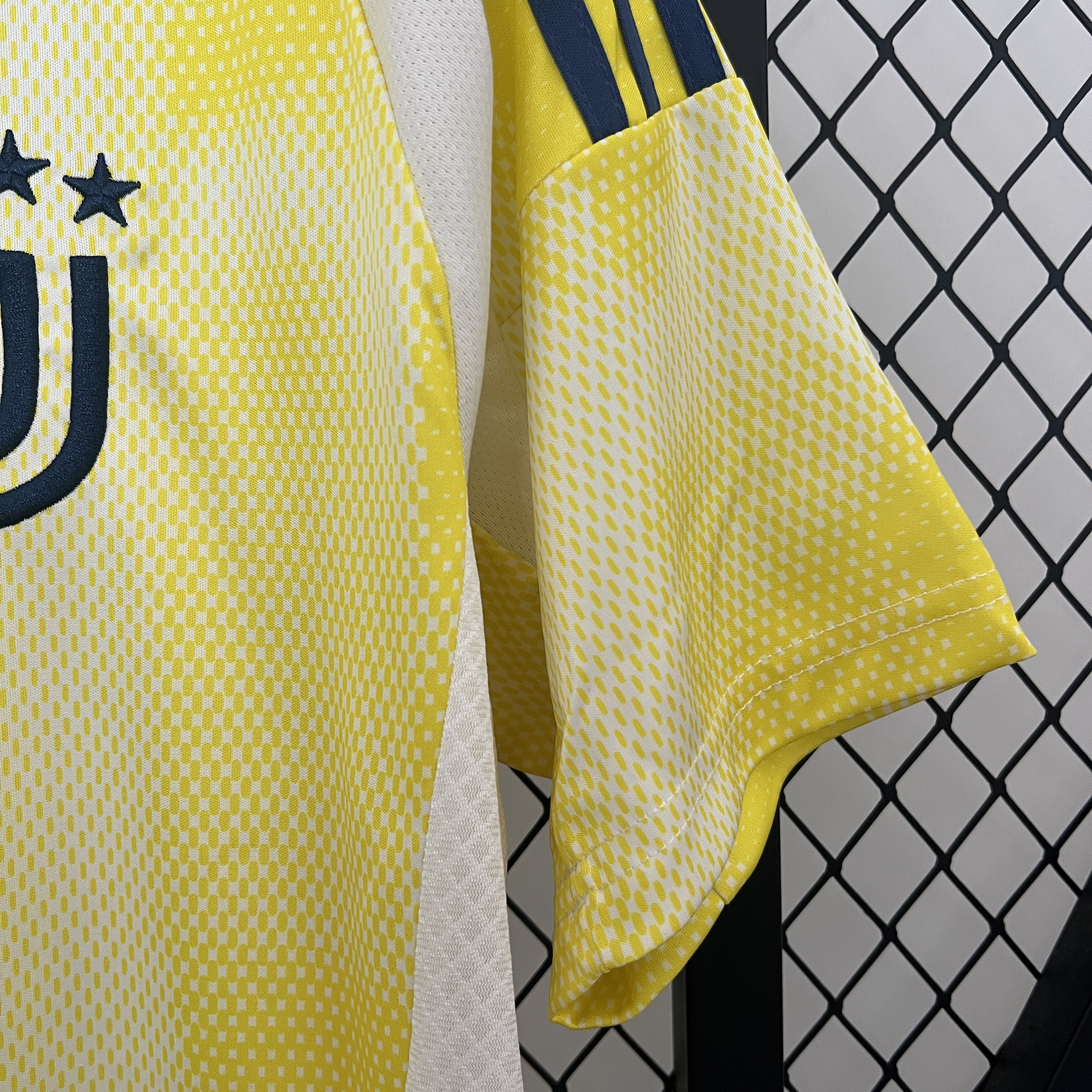 2024/25 Juventus Away Shirt - Fans Edition