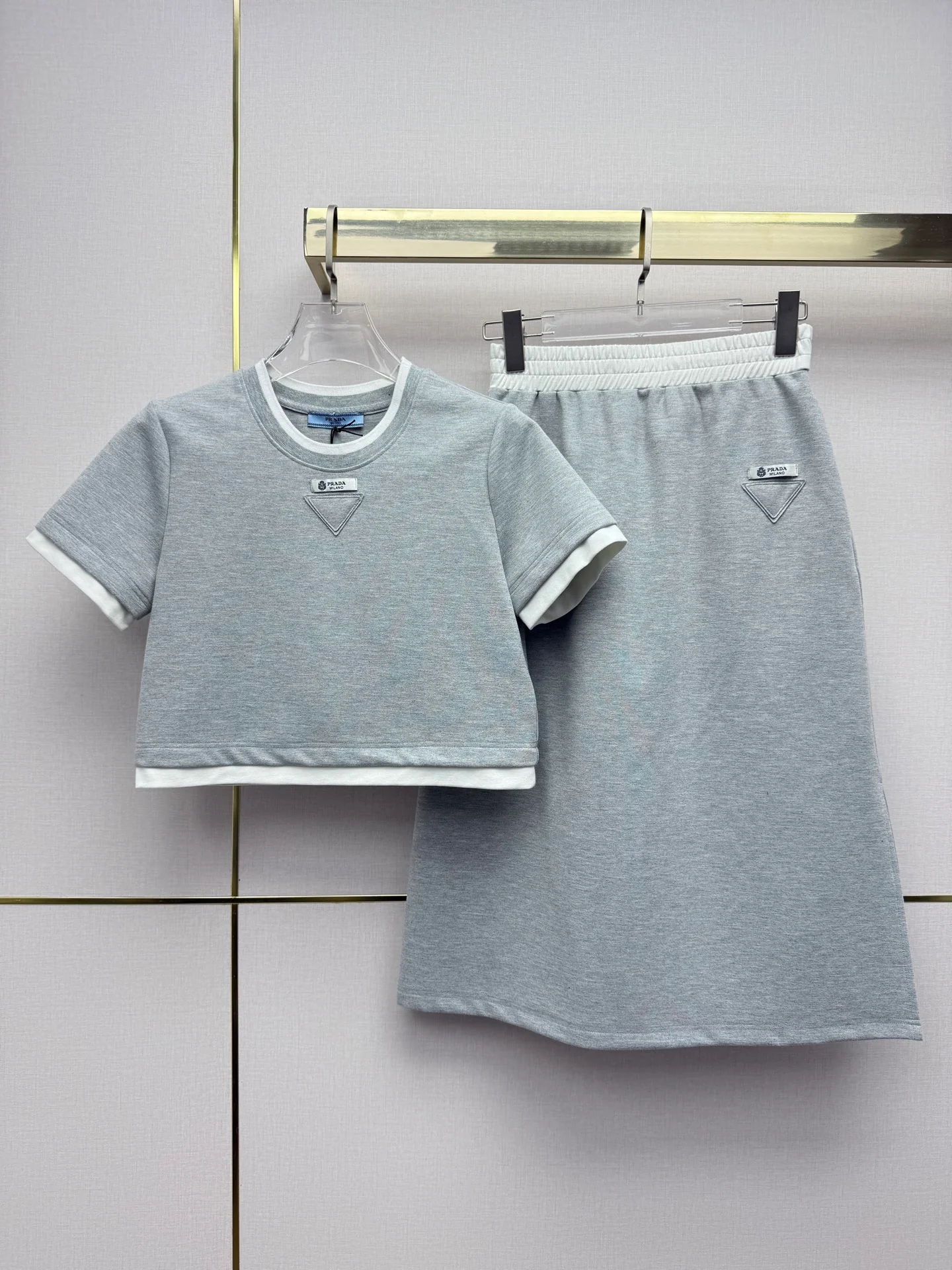 26NEW Short-sleeved T-shirt + Skirt Set