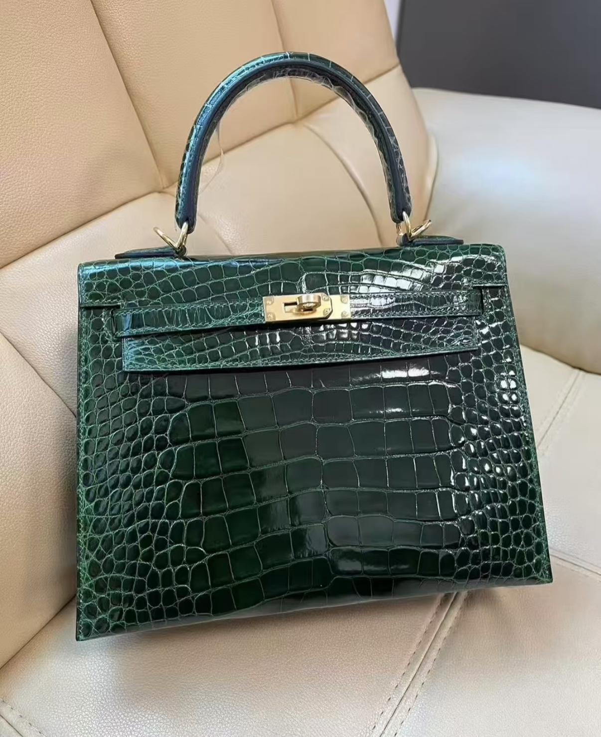 Hermès Kelly 25 gold buckle American crocodile shiny emerald green custom