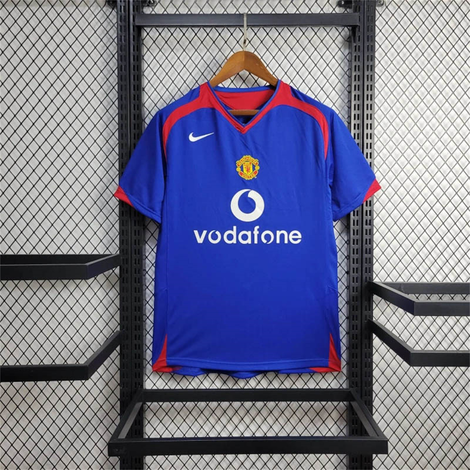Retro Manchester United 05-06 Away Jersey