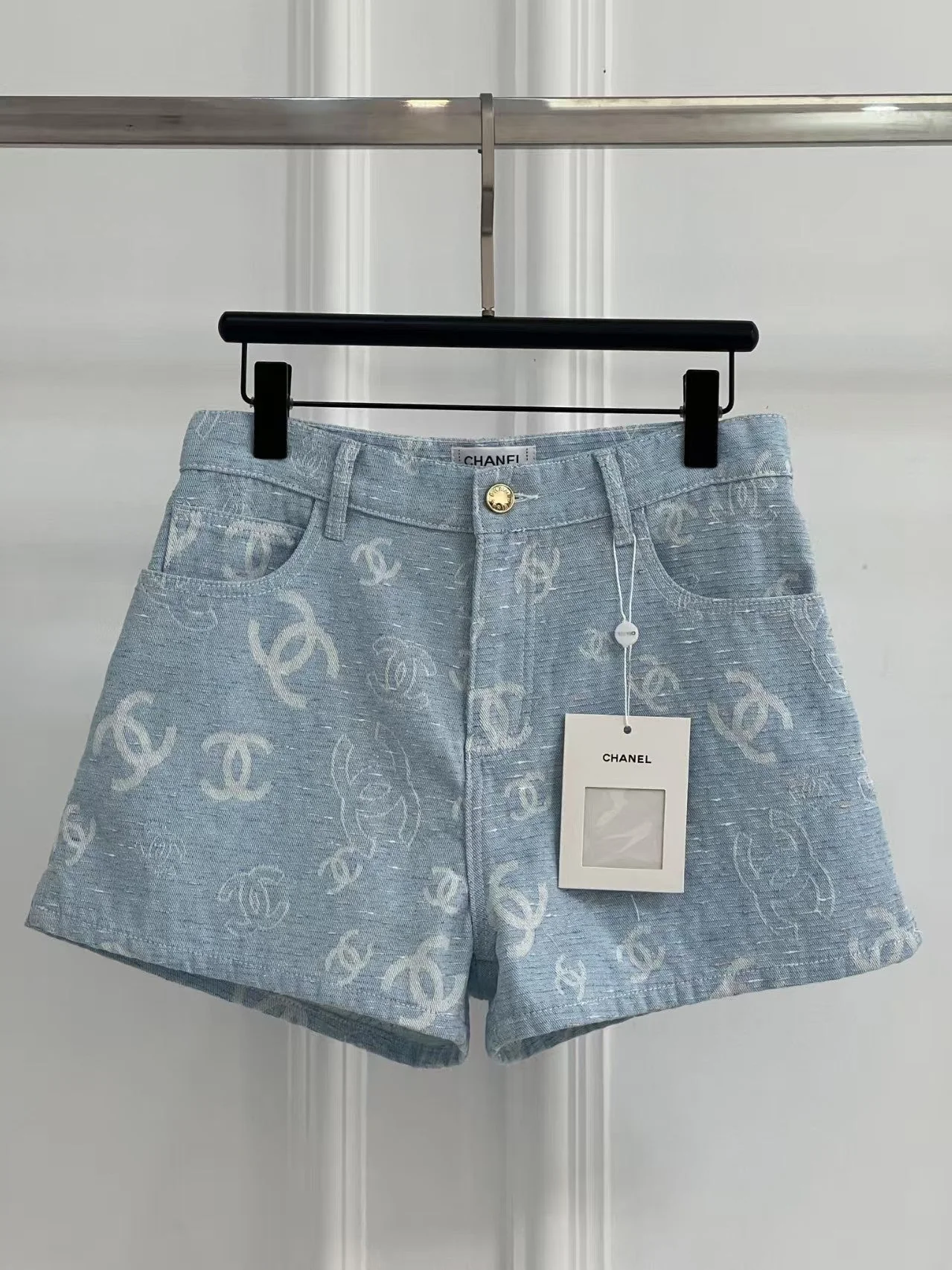 Light jacquard all over print denim shorts
