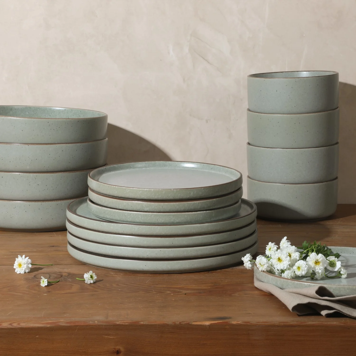 Gibson Elite Gelston Stoneware Matte Reactive Glaze 16 Piece (Service for 4) Plates and Bowl Dinnerware Set - Grey