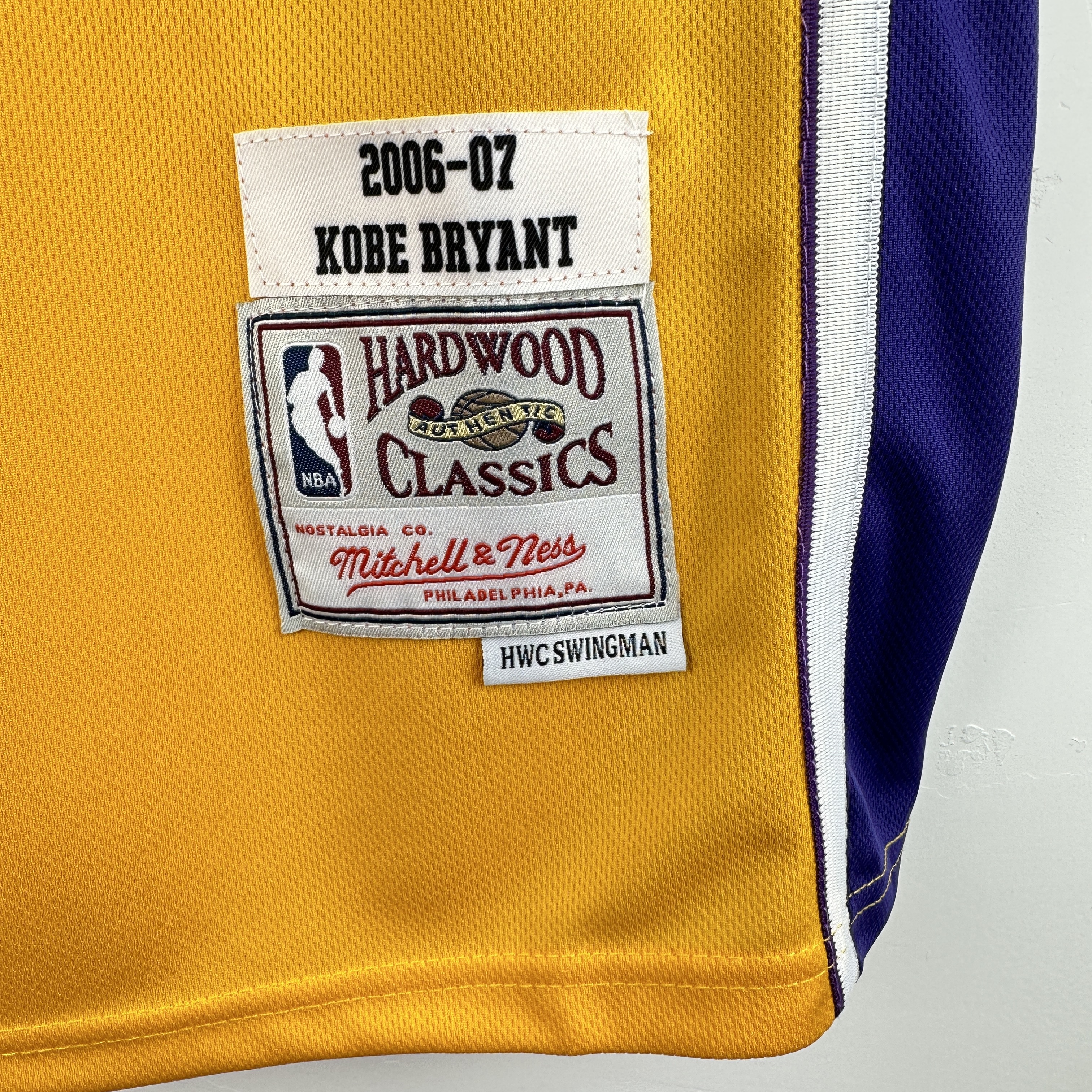 Embroidered MN Retro Jersey Lakers 06/07 Season V-neck Yellow No. 24 Kobe