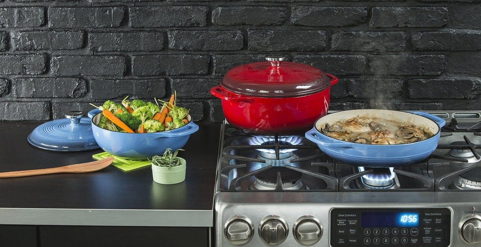 Lodge Cast Iron 4.5 Quart Enameled Dutch Oven, Blue