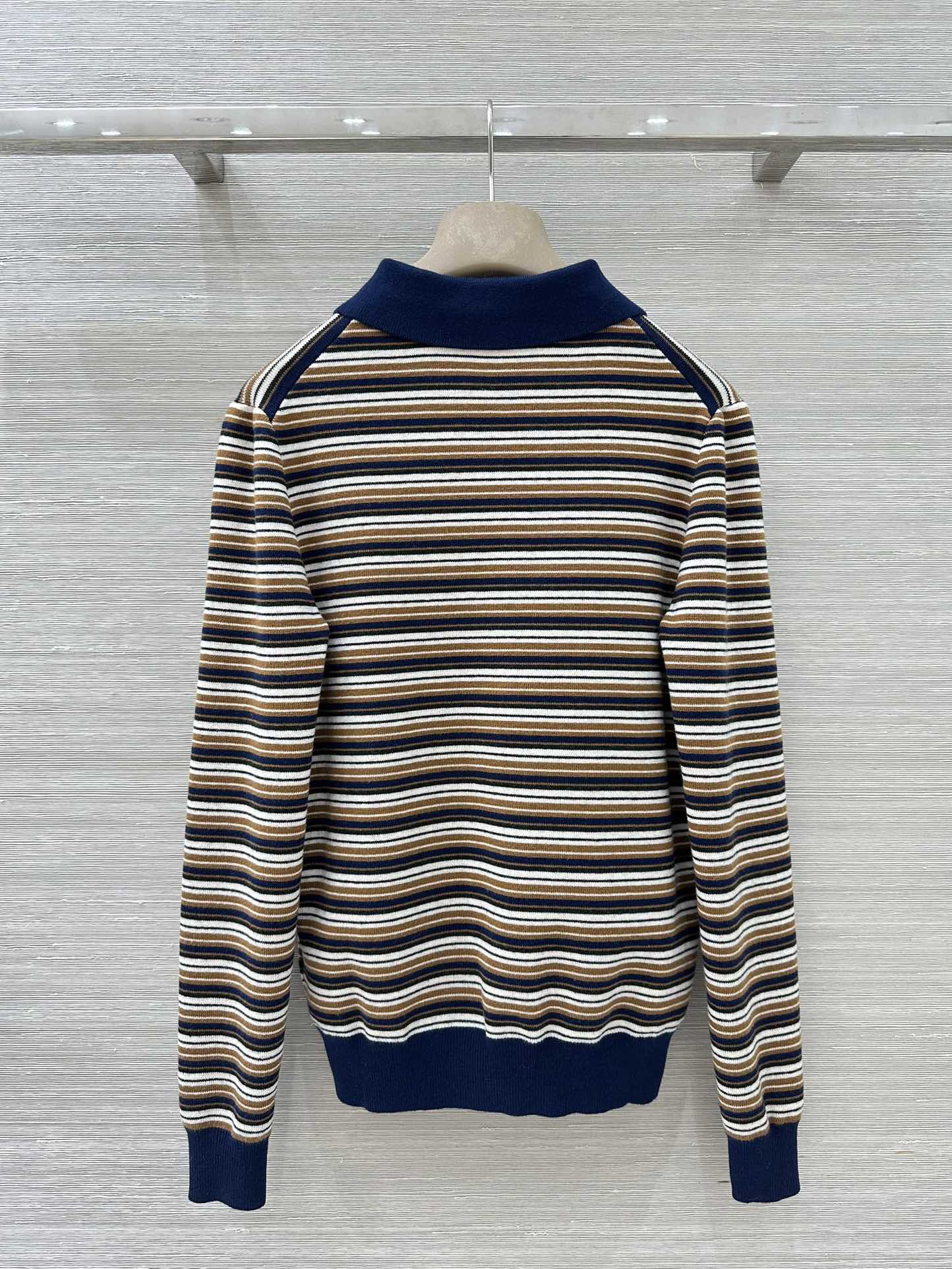 New arrival for Spring/Summer 2026! Striped polo long-sleeved top.