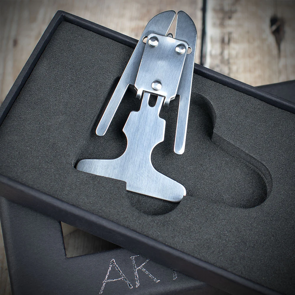 Metal Pipe Reamer - Self Adjusting Pipe Cleaning Tool