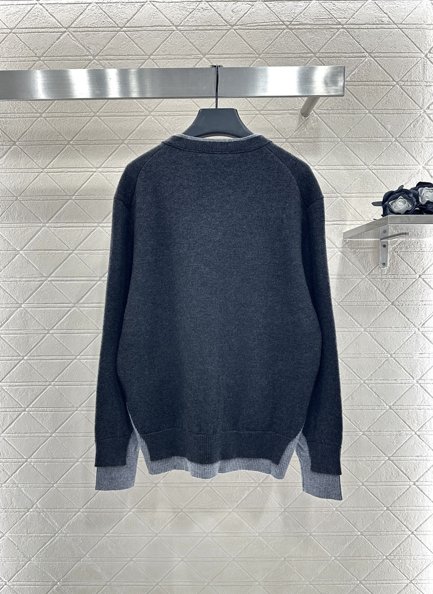 Contrast color fake two-piece knitted cardigan