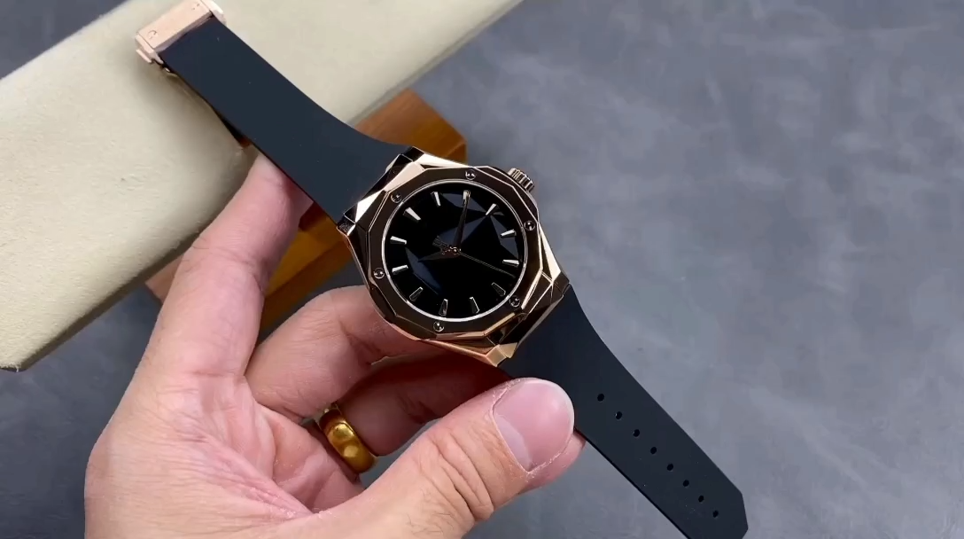 【Super Clone】Hublot Classic Fusion 550.OS.1800.RX.ORL19 40 mm