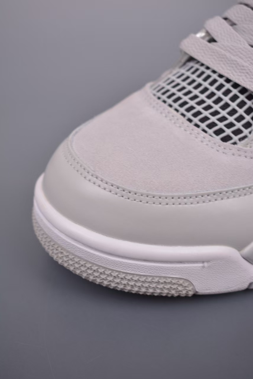 Air Jordan 4 Frozen Moments