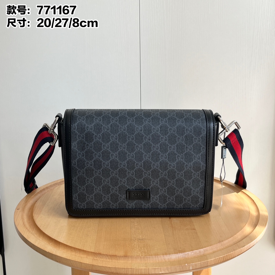 Gucci GG Supreme Messenger Bag