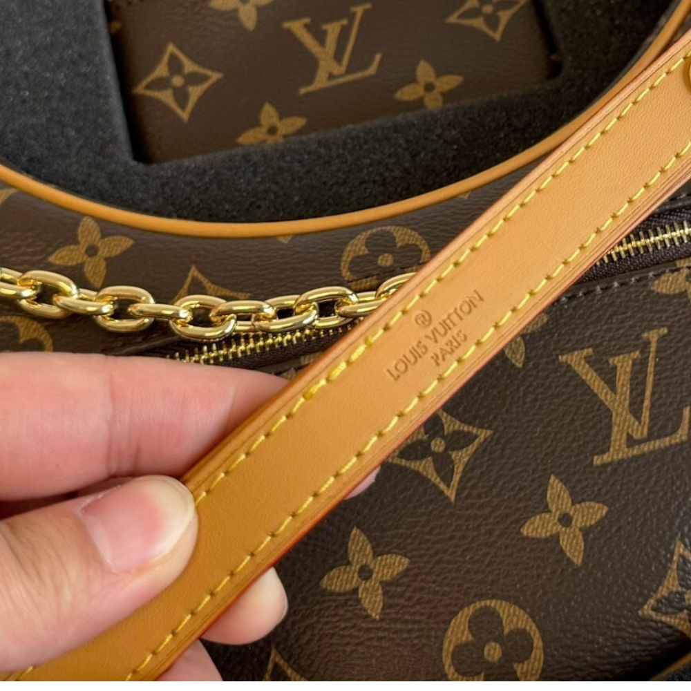 Louis Vuitton Loop Monogram 9.1 Inches M81098