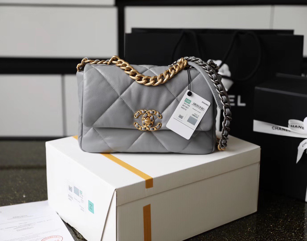 [15A] Chanel 19 Flap Bag
