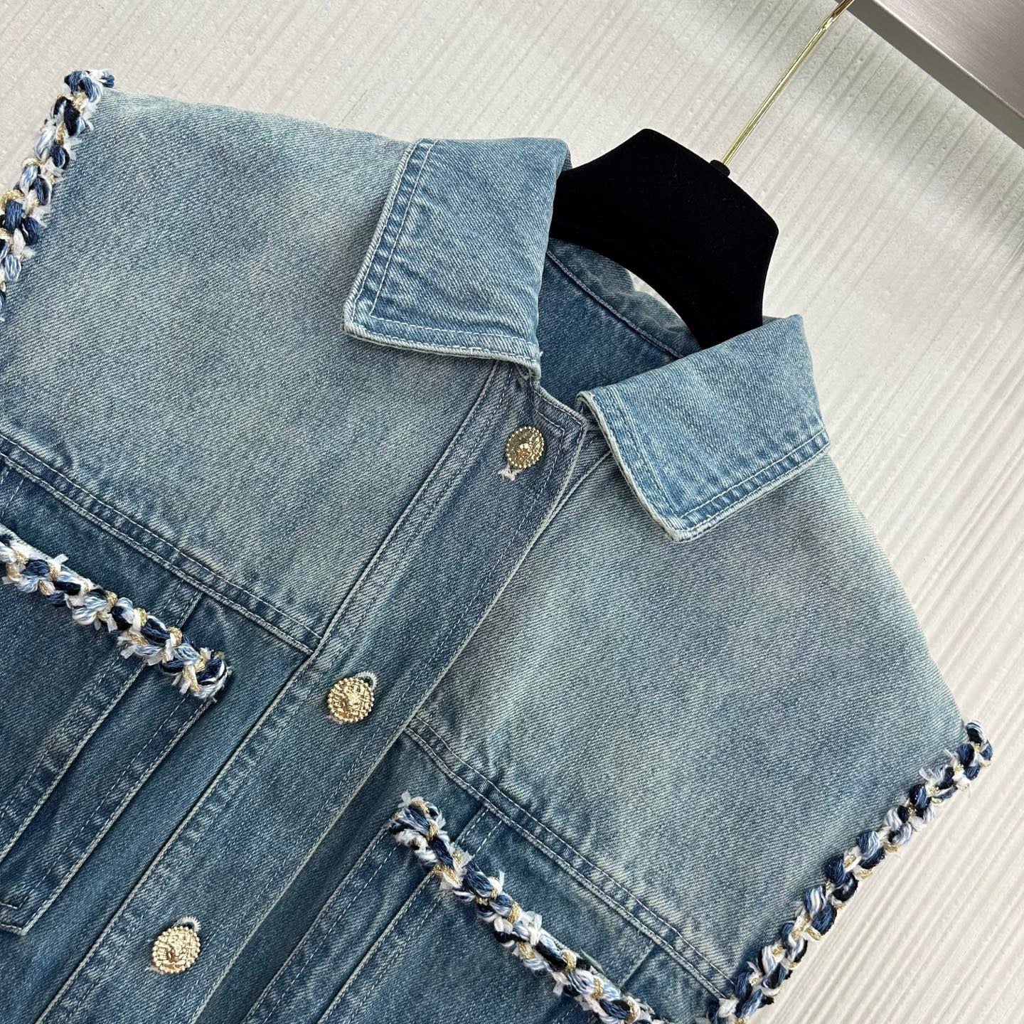 Nostalgic washed denim jeans