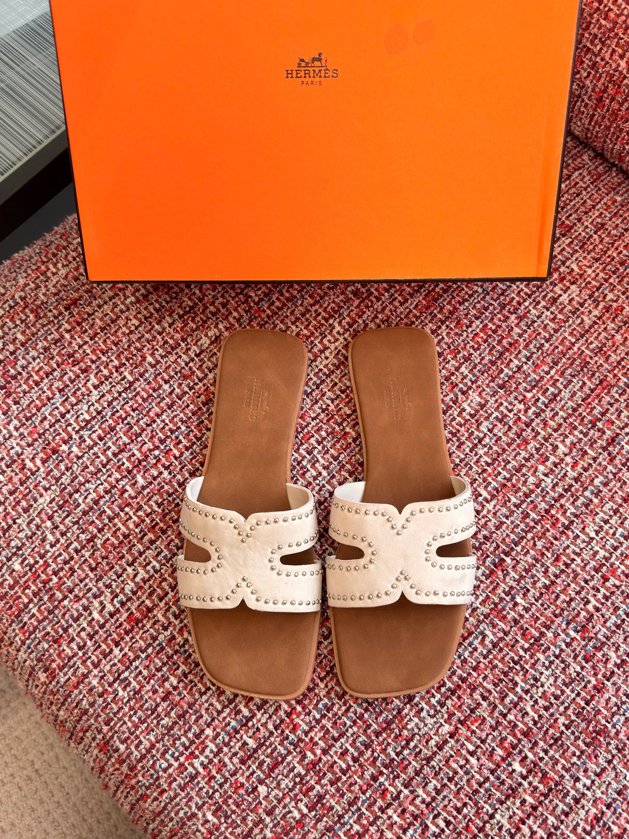 2026 Spring/Summer New Arrival H-Slippers, Studded, Flat Sandals