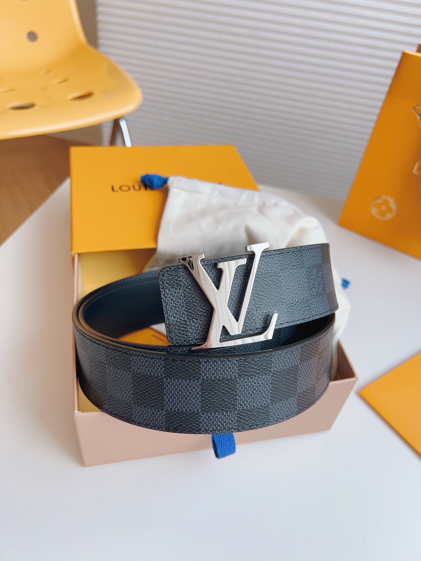LV new high-quality belts