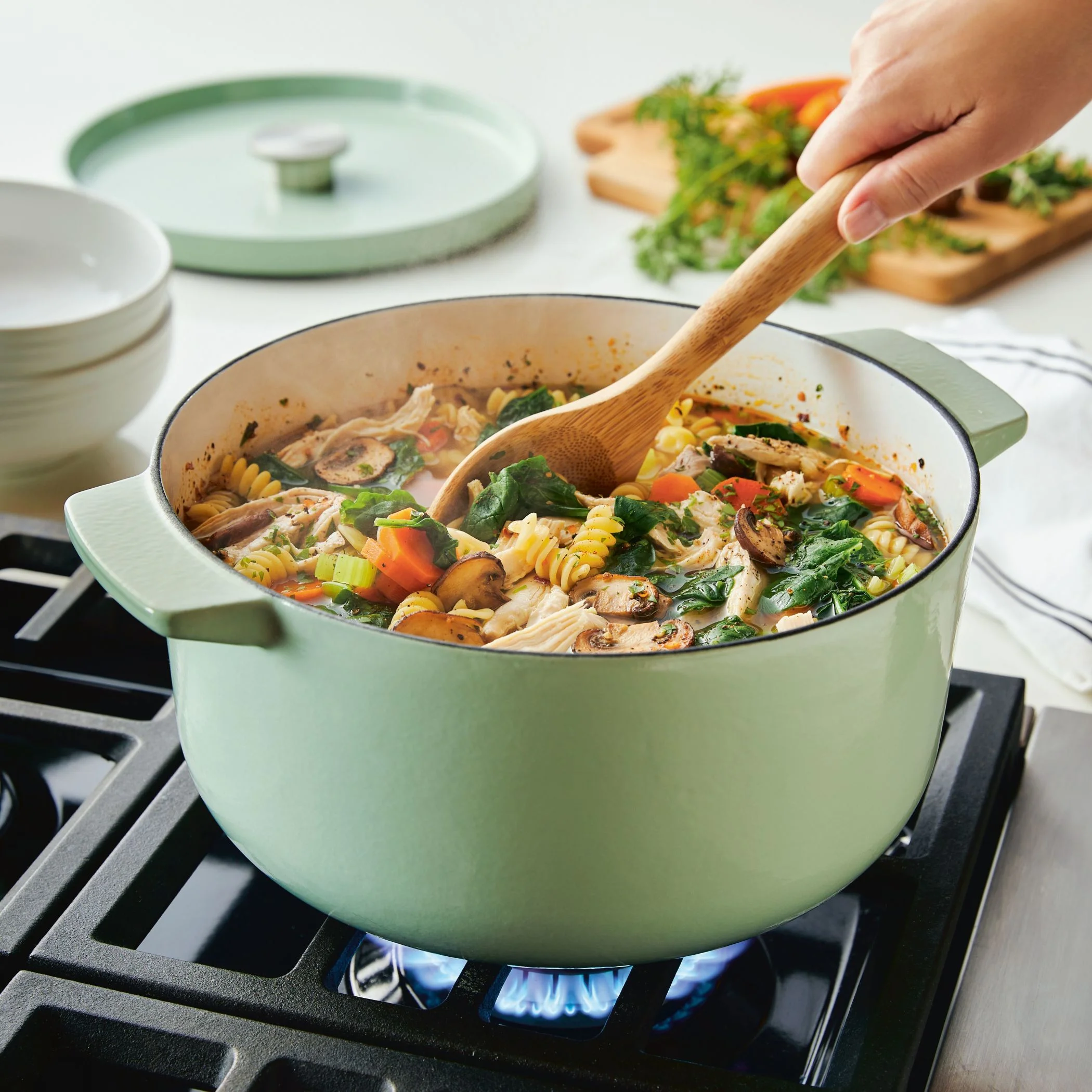 KitchenAid Seasoned Cast 6 Quart Iron Induction Dutch Oven Casserole, Metal Utensil, Broiler and Oven Safe to 500��F, Cast Iron Black