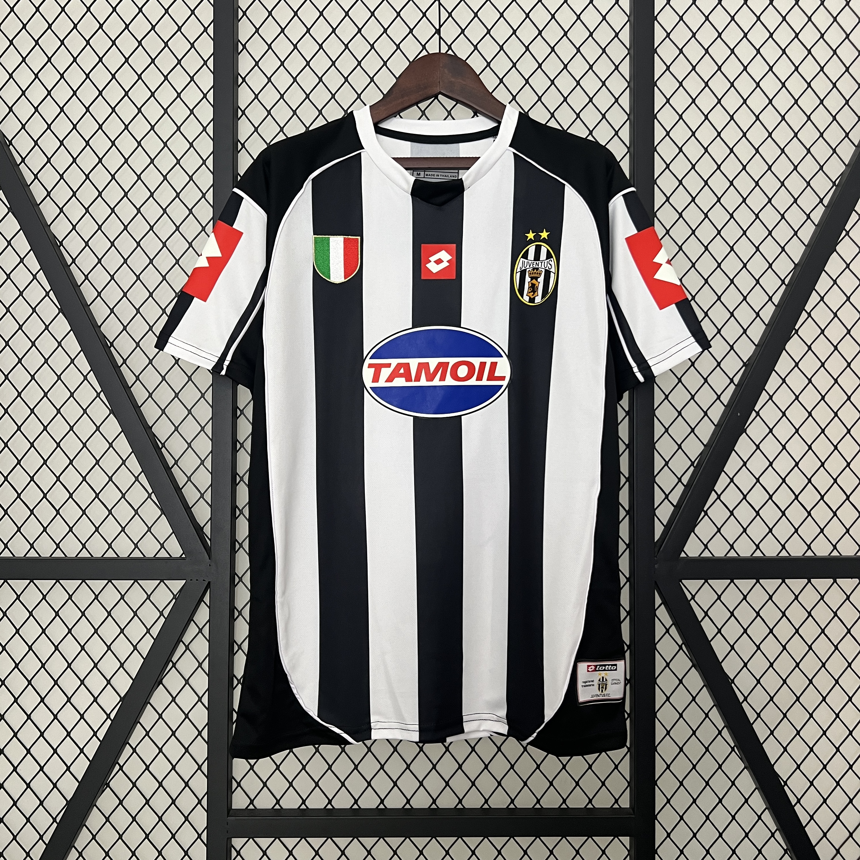 Retro Juventus 2002-03 European Home Jersey