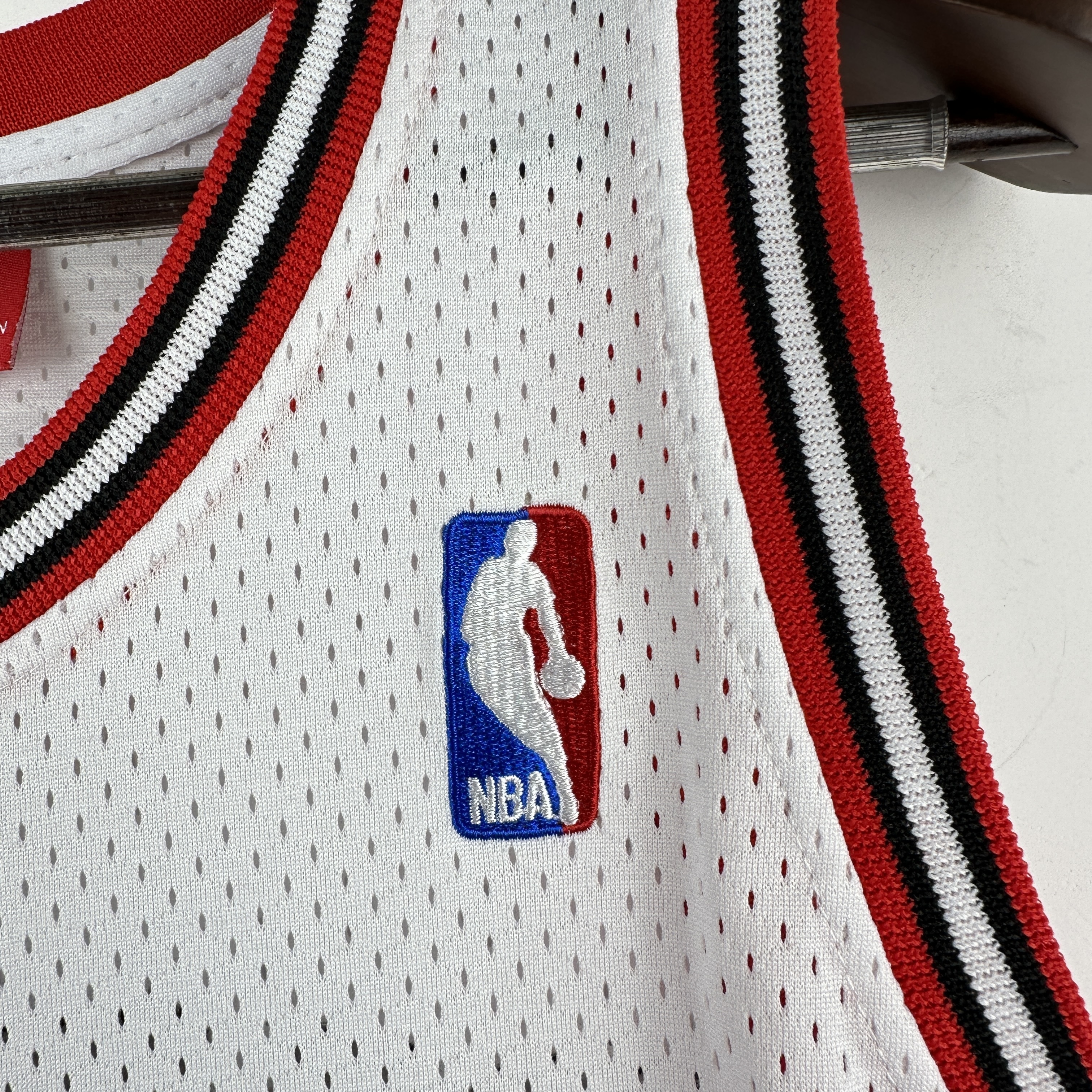 Embroidered MN retro jersey, Chicago Bulls 97/98 season, white, No. 33, Scottie Pippen