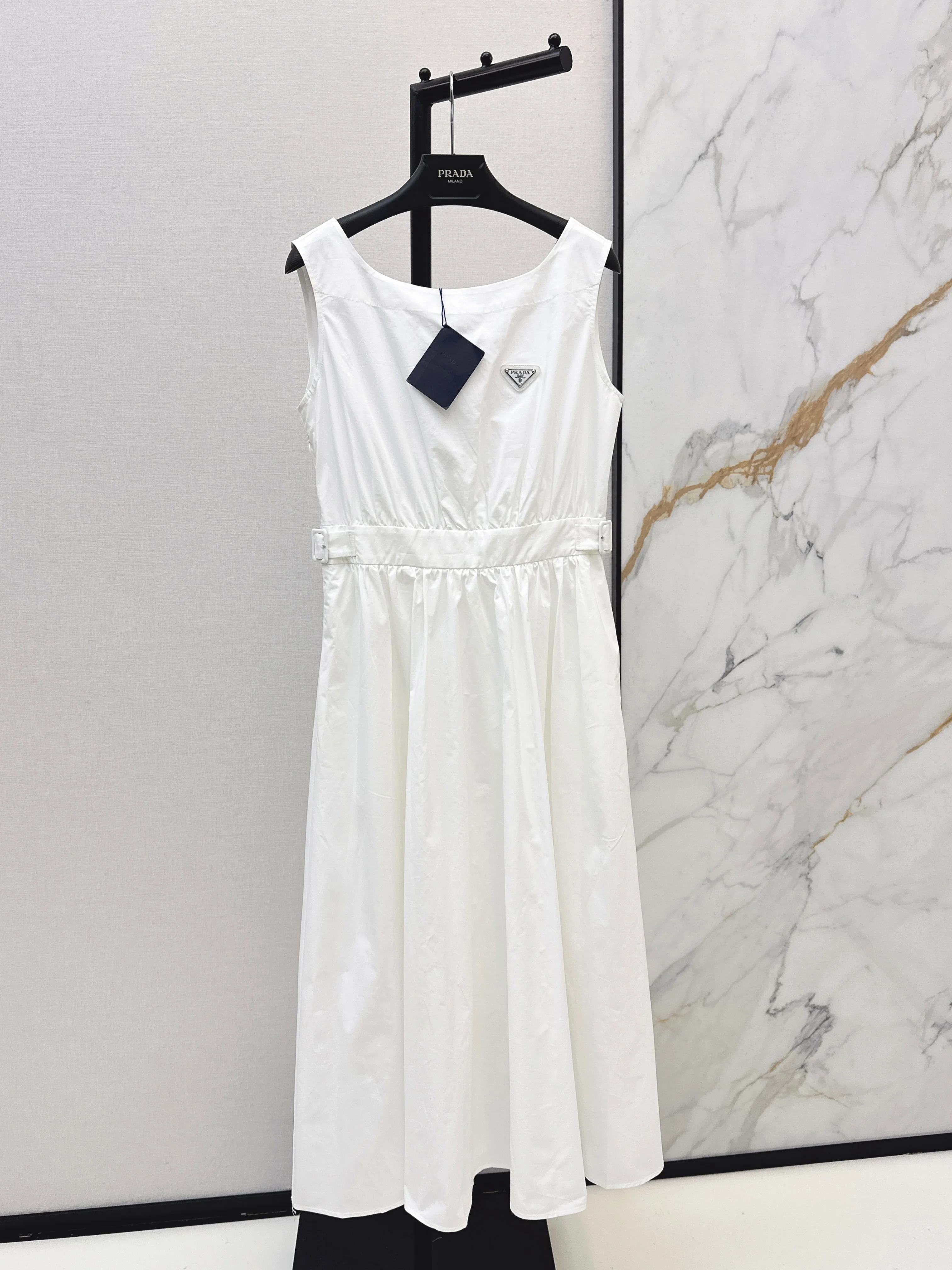 26SS New Spring/Summer Collection: Long Sleeveless Dress