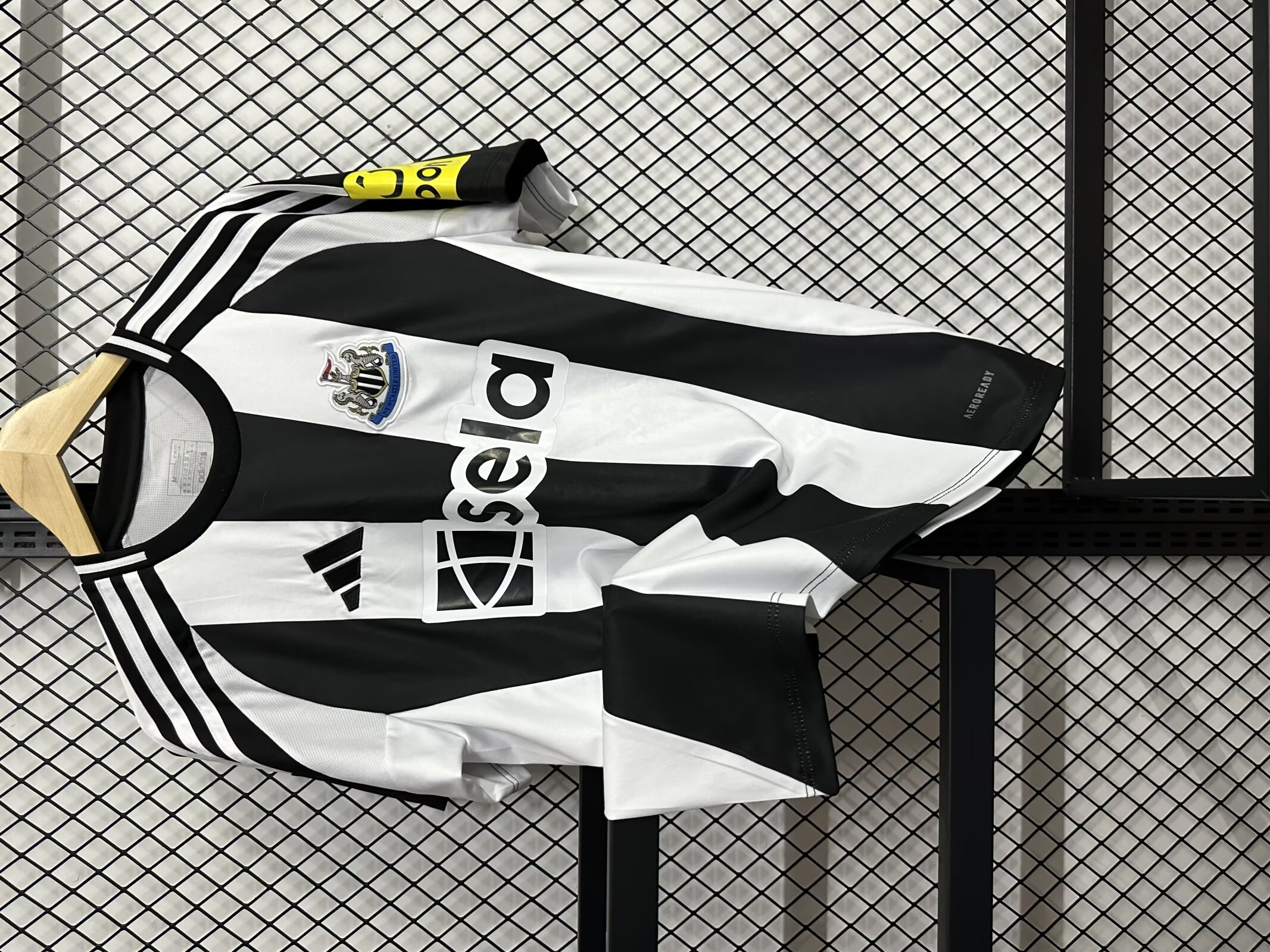 2024/25 Newcastle United home jersey 1:1 Thai quality