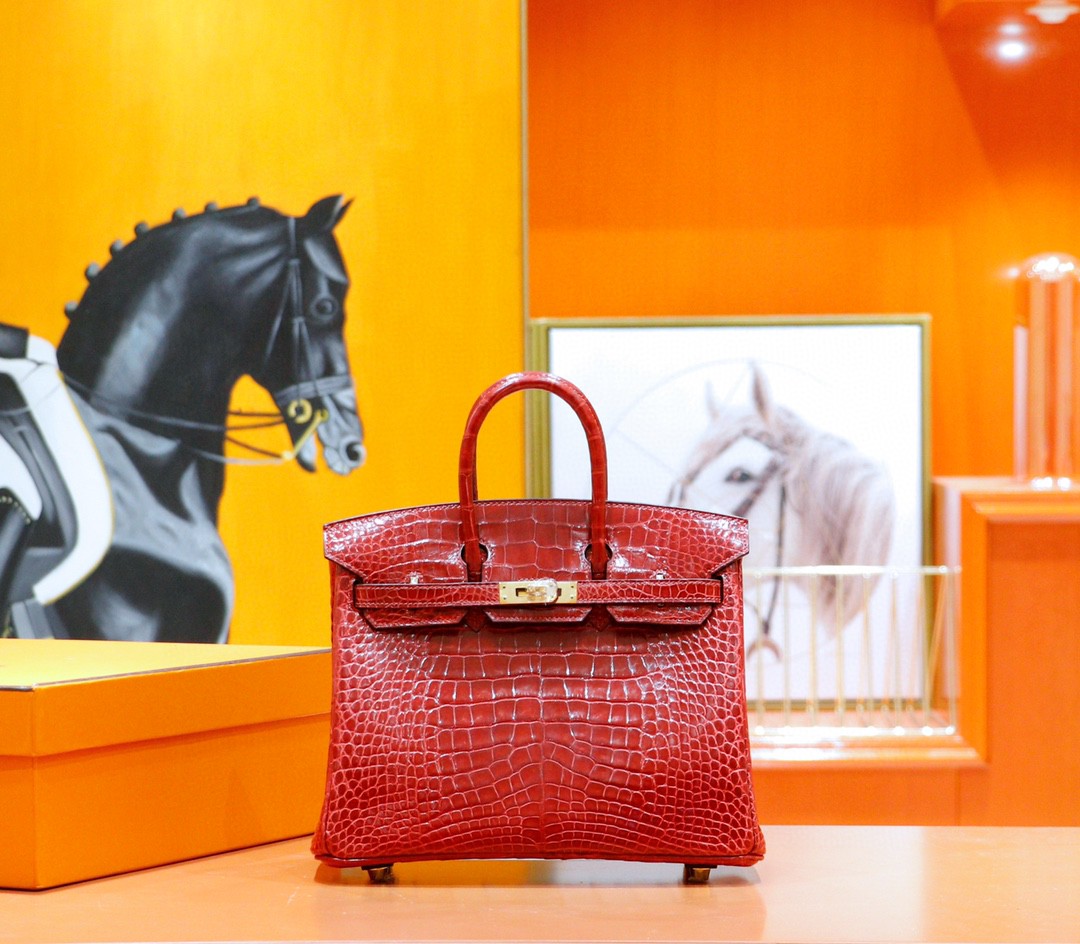 Hermes Birkin platinum bag, bright red color, glossy crocodile skin, gold clasp, 25-30cm long customization