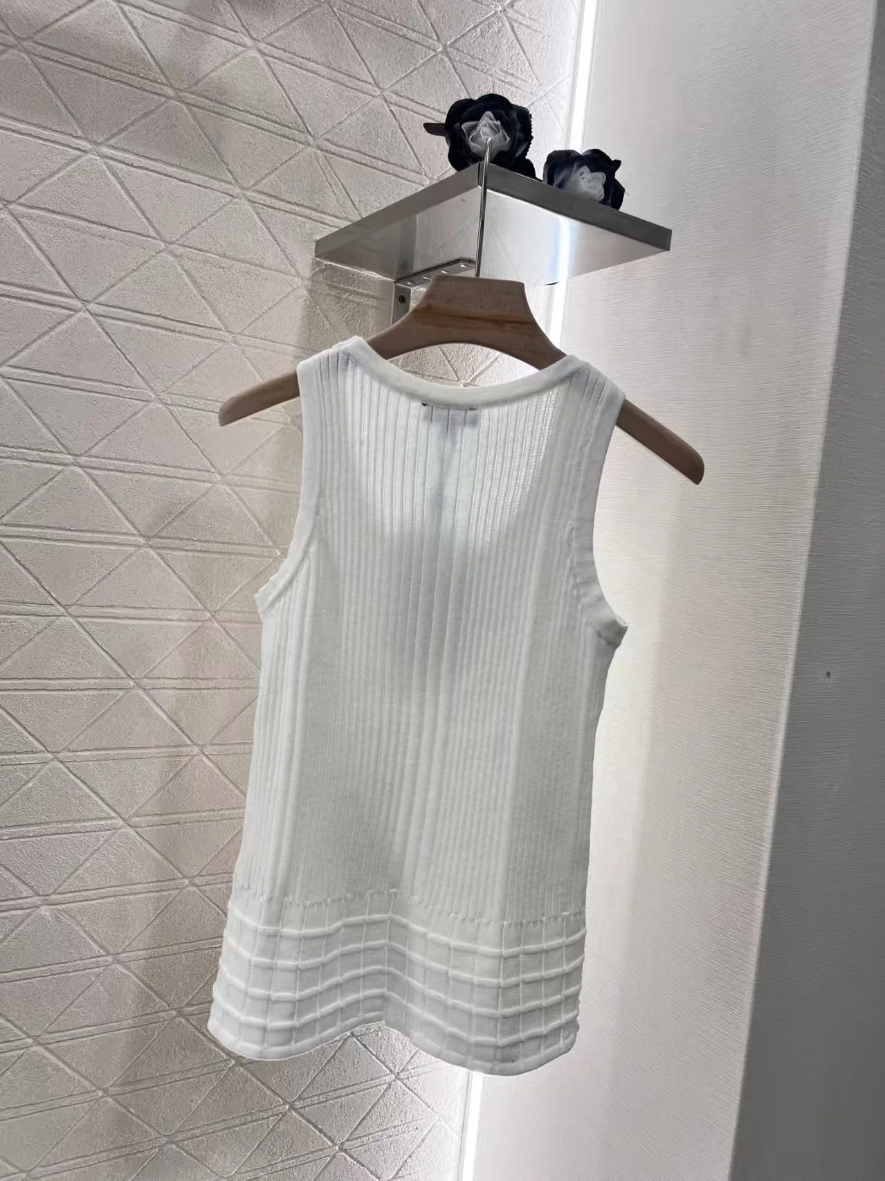 3D pattern knitted vest