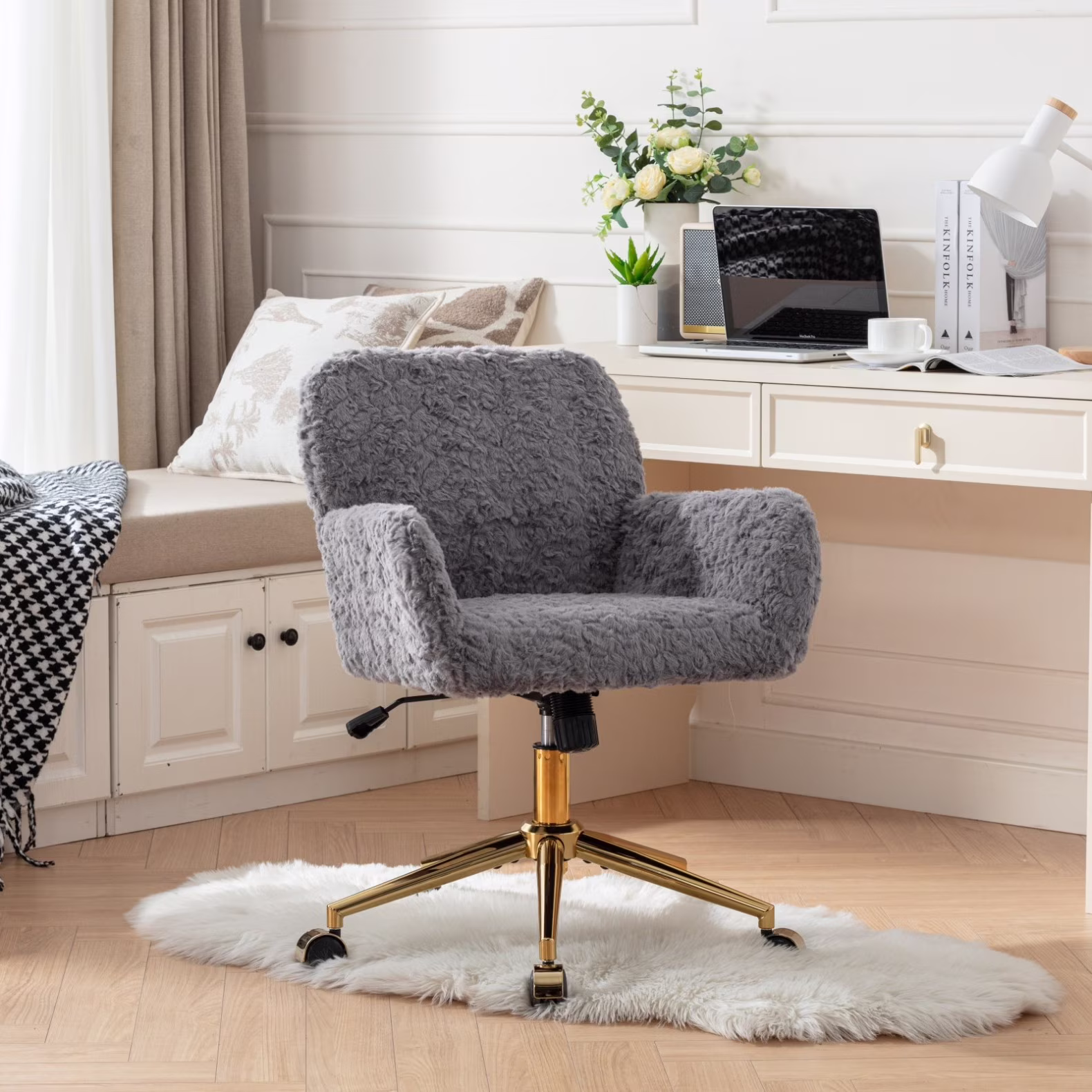 Furniture Office Chair,  Artificial Rabbit Hair Makeup Vanity Chair Chair, 360 Comfy Swivel Armchair with Wheels, Modern Height Adjustable Cute Vanity Chair for Living Room Small Spaces Pink