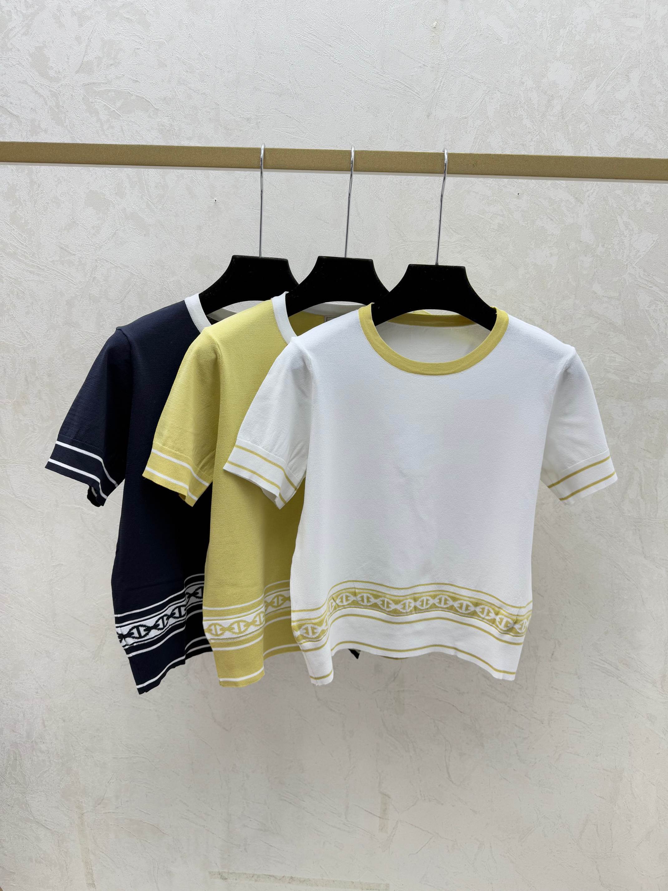 Early Spring New Arrival: Color-Blocked Saddle Neck Knit Short-Sleeve