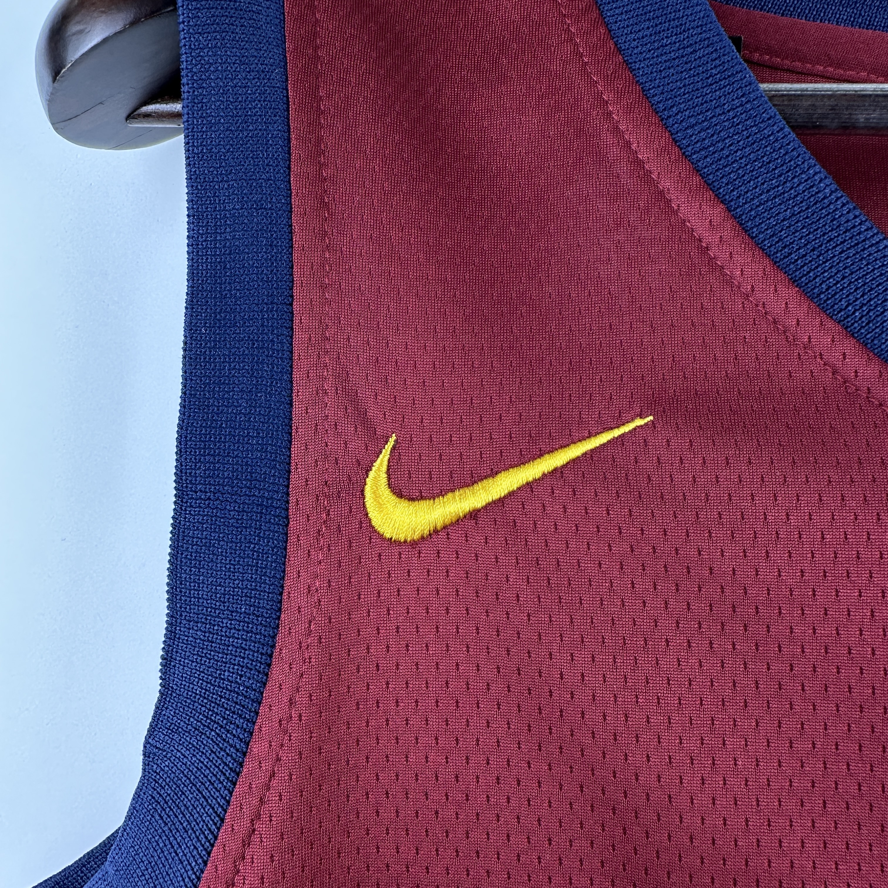 Embroidery Cavaliers Burgundy No. 23 James