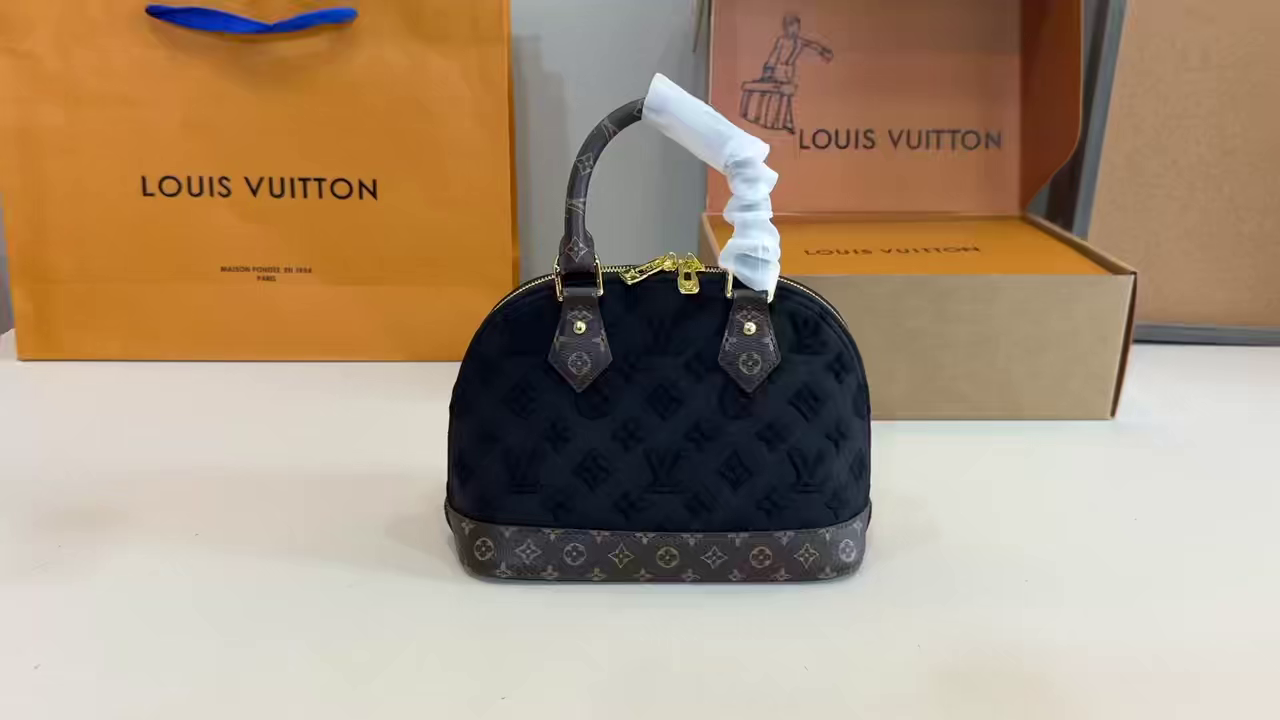 Lv Teddy Shell Bag