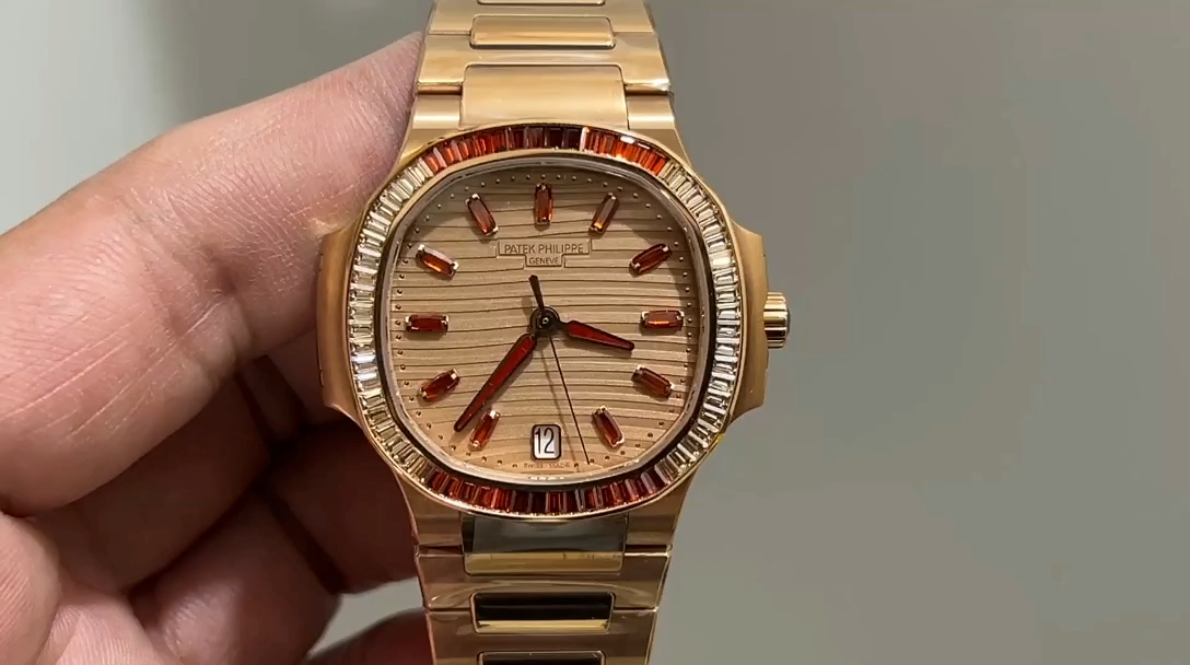 【Super Clone】Patek Philippe Nautilus Ladies Rose Gold Gemset Bezel 7118 1300R 001