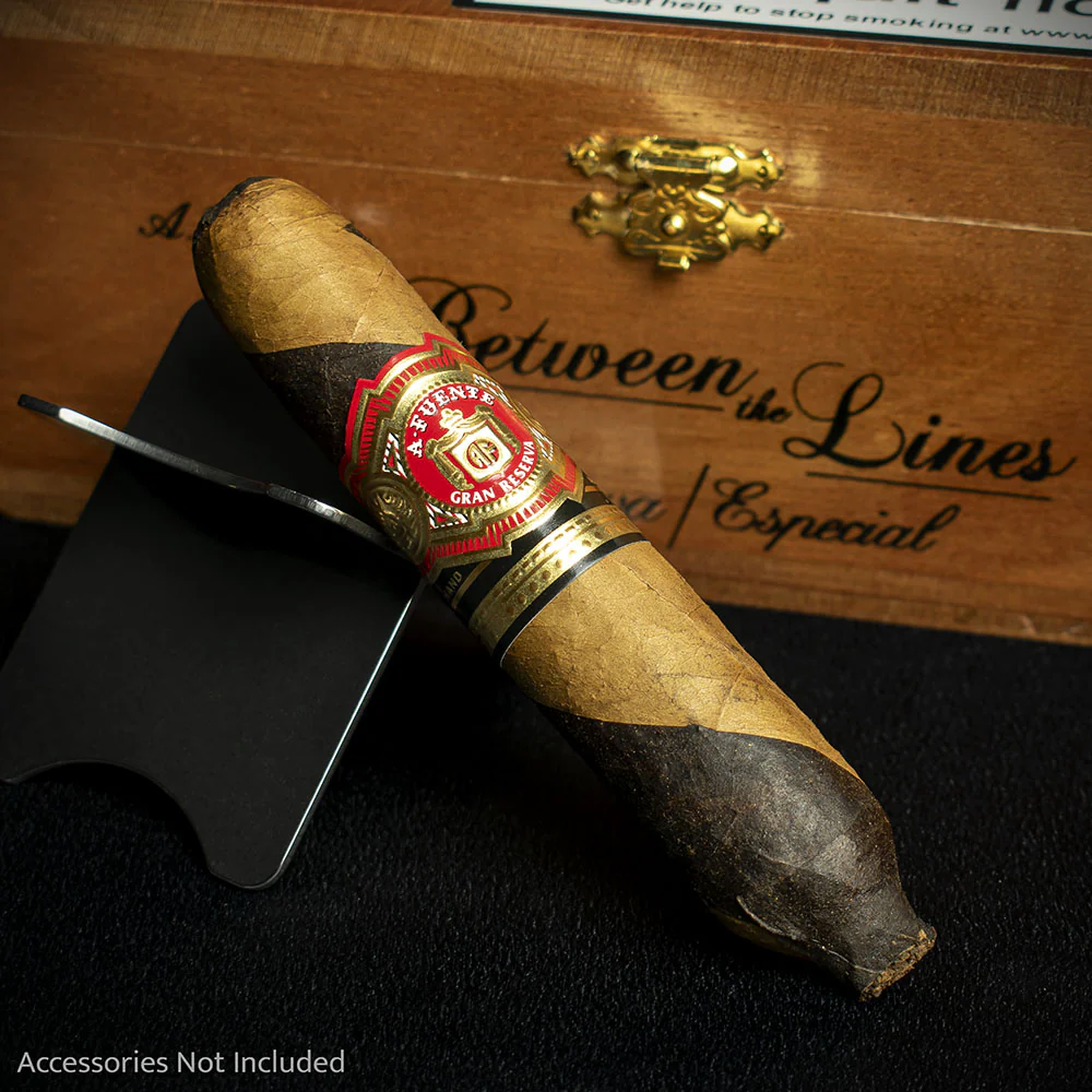 Arturo Fuente Hemingway Between The lines Cigar - Single