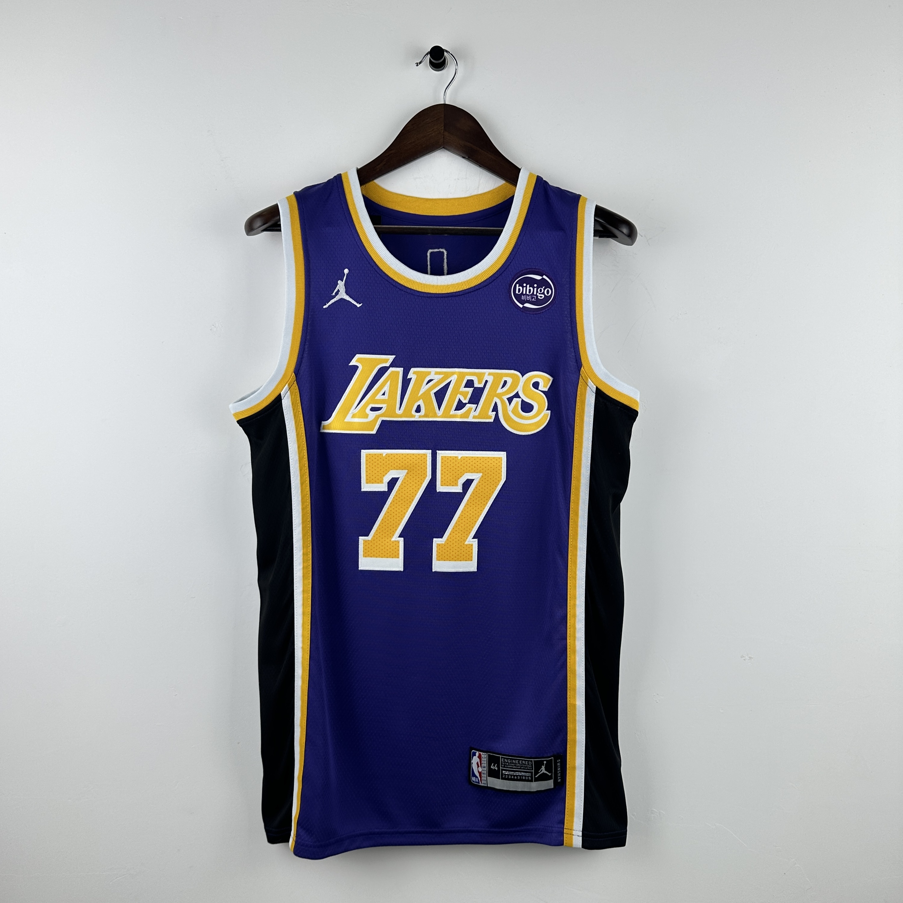 Embroidered Lakers Jumpman No. 77 Dončić