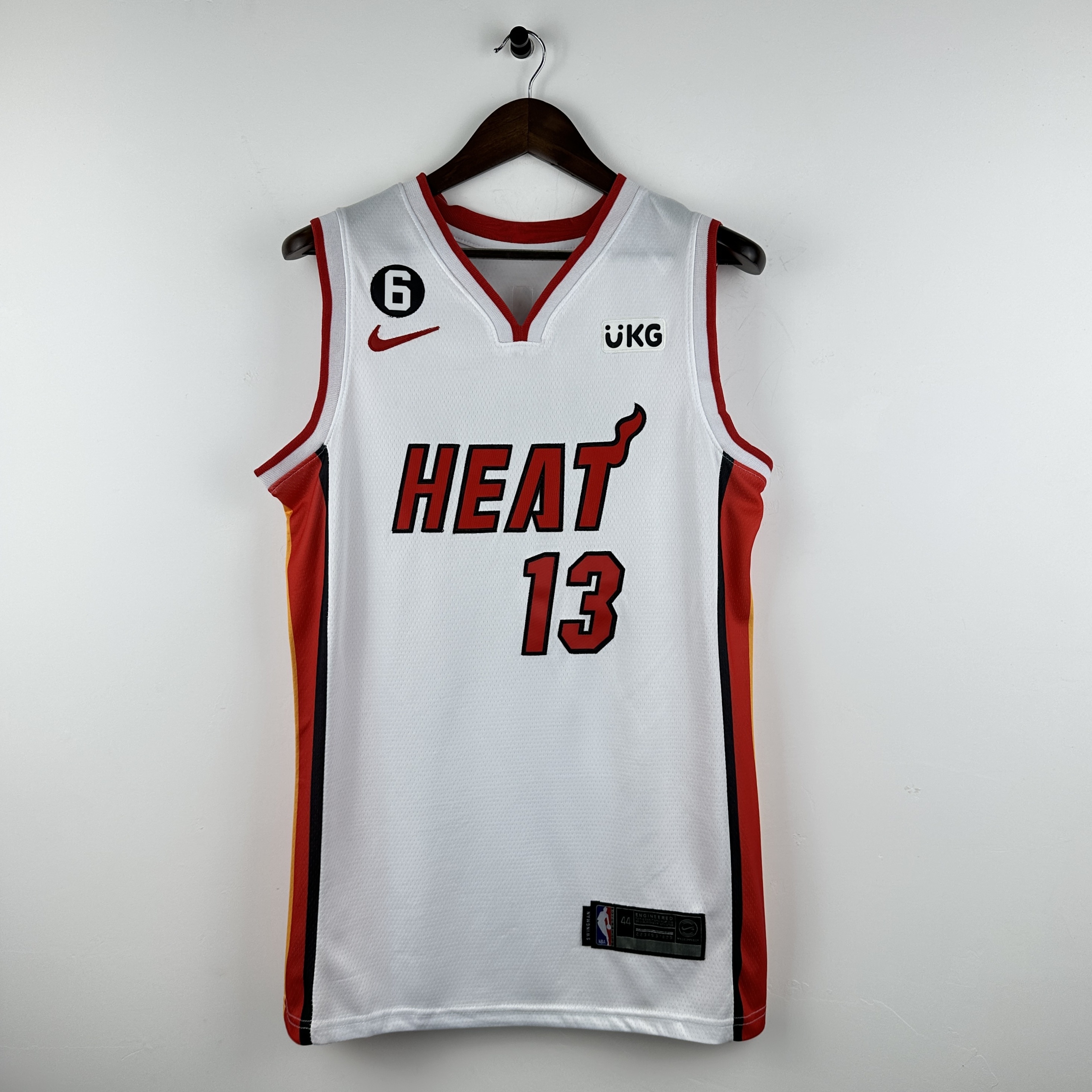 Embroidered Heat V-neck White No. 13 Adebayo