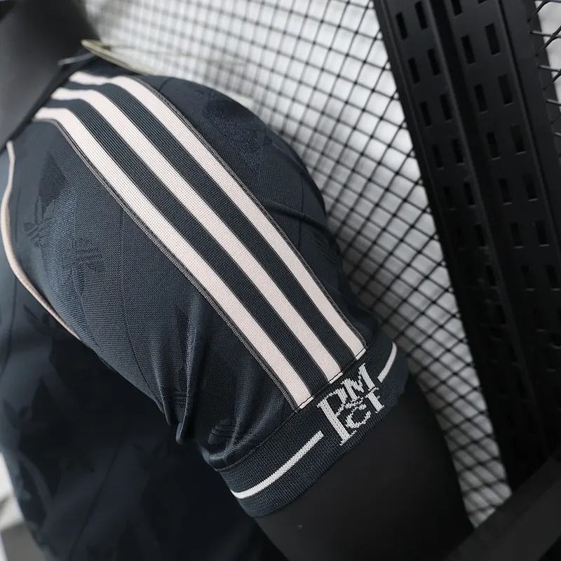 2024/2025 Player Version Real Madrid Black Retro Model Football Jersey 1:1 Thai Quality