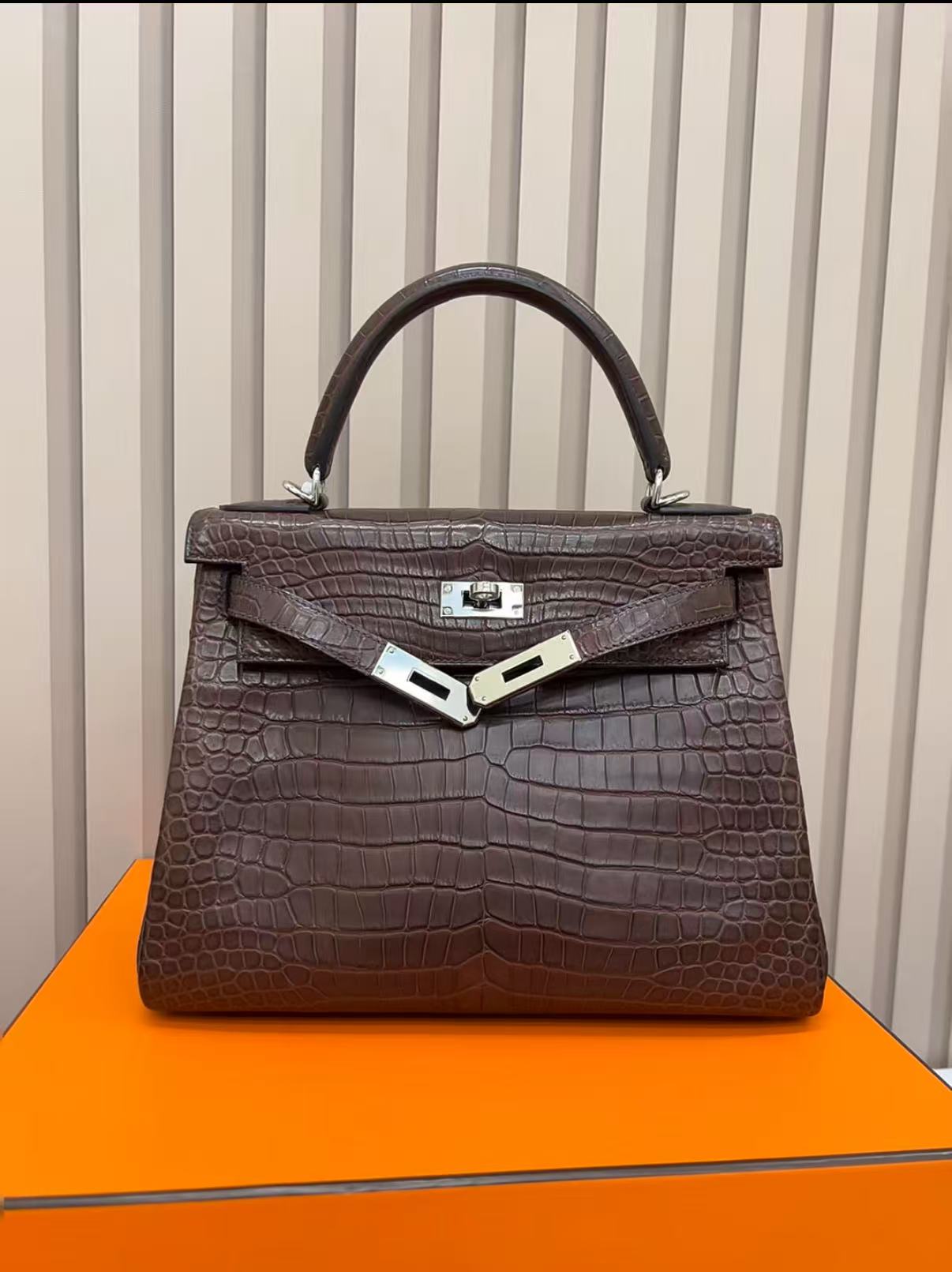 Hermès Kelly dark brown 25-30 matte crocodile leather custom