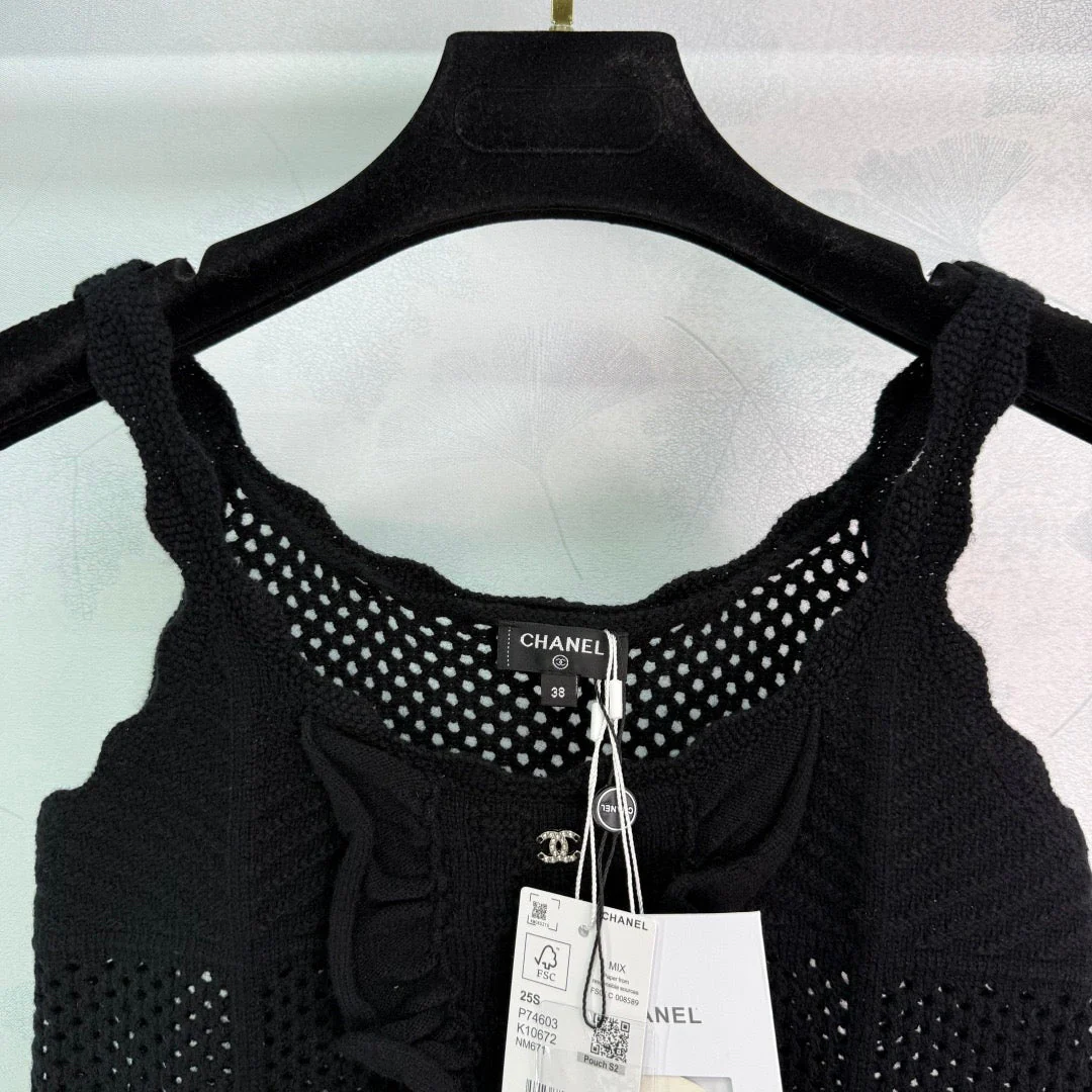 Black hollow suspenders