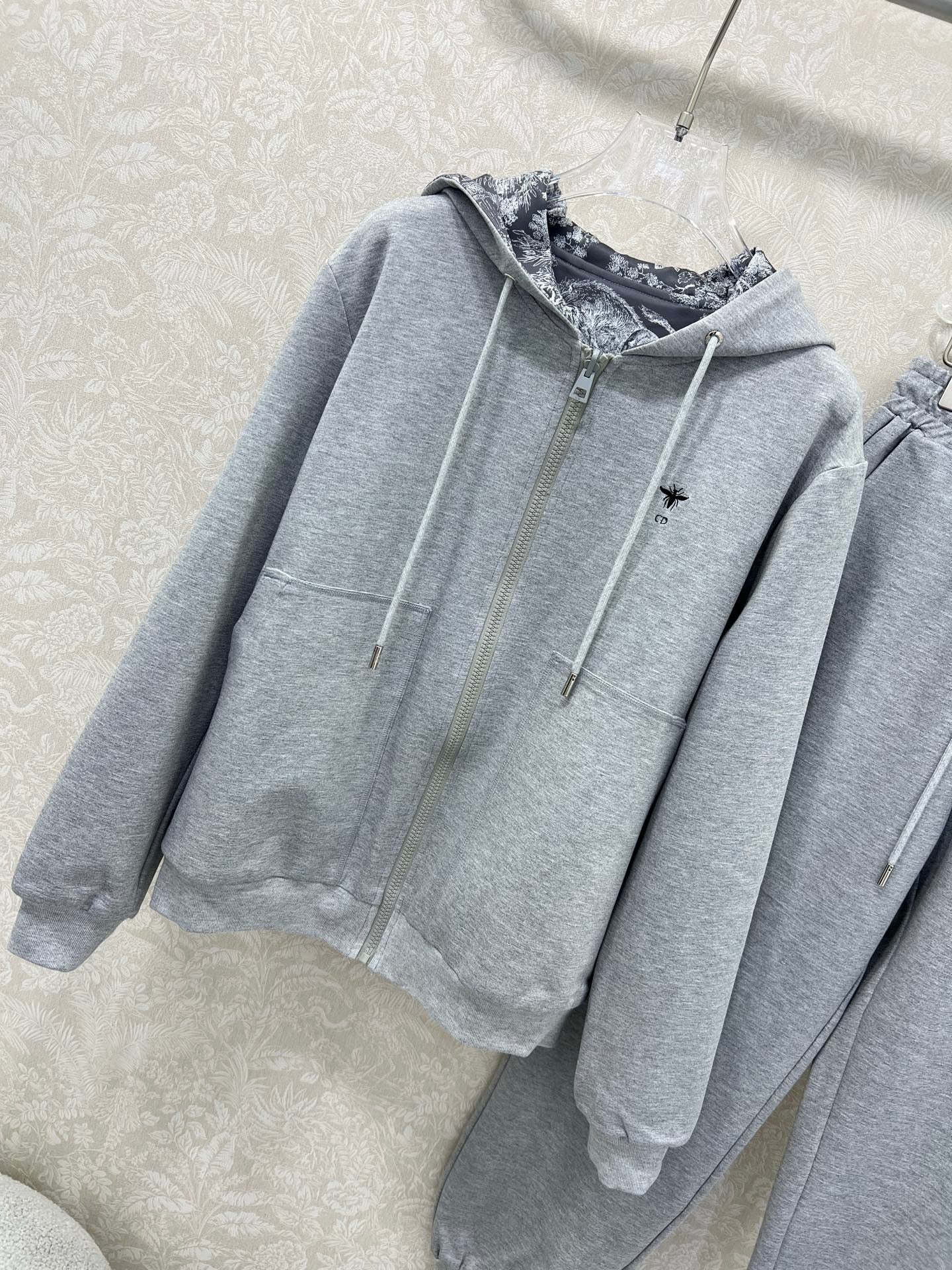 Double-sided hooded zipper + wide-leg combination