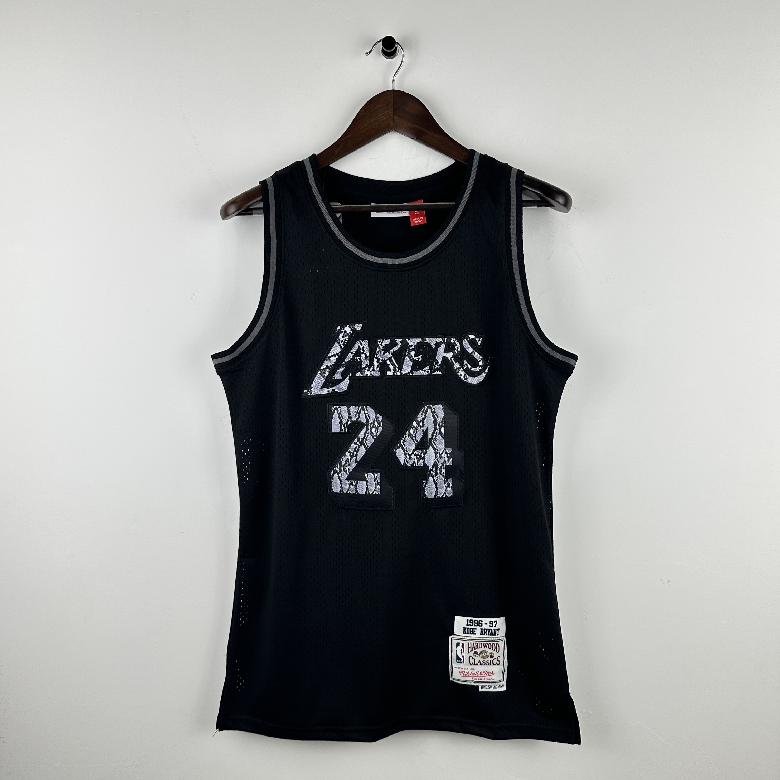 Embroidered MN Retro Jersey Lakers Black No. 24 Kobe