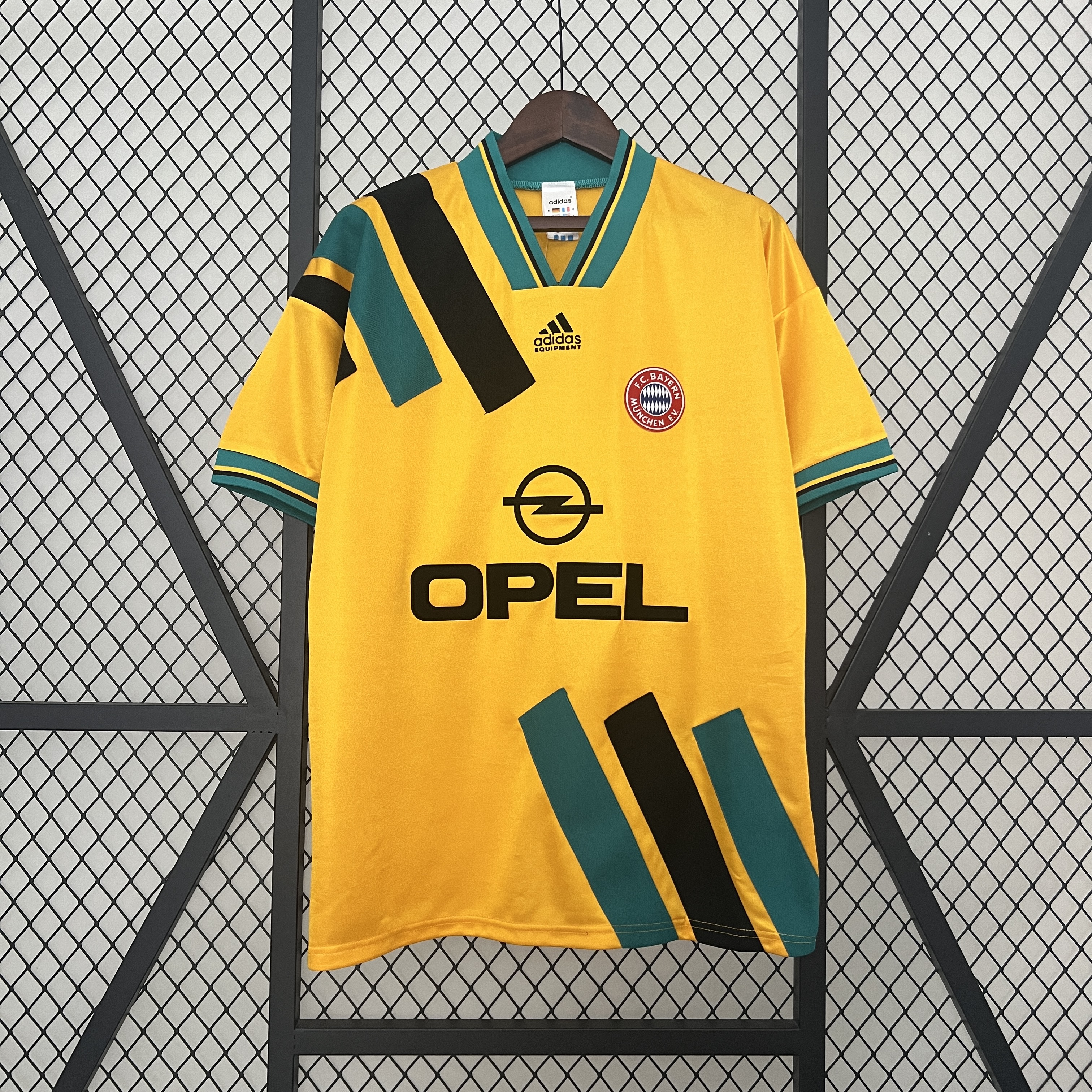 Retro Bayern Munich 93-95 Away Jersey