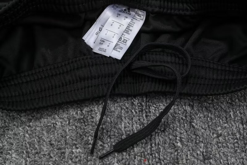 2024/25 Manchester United Half Zip Training Kit..