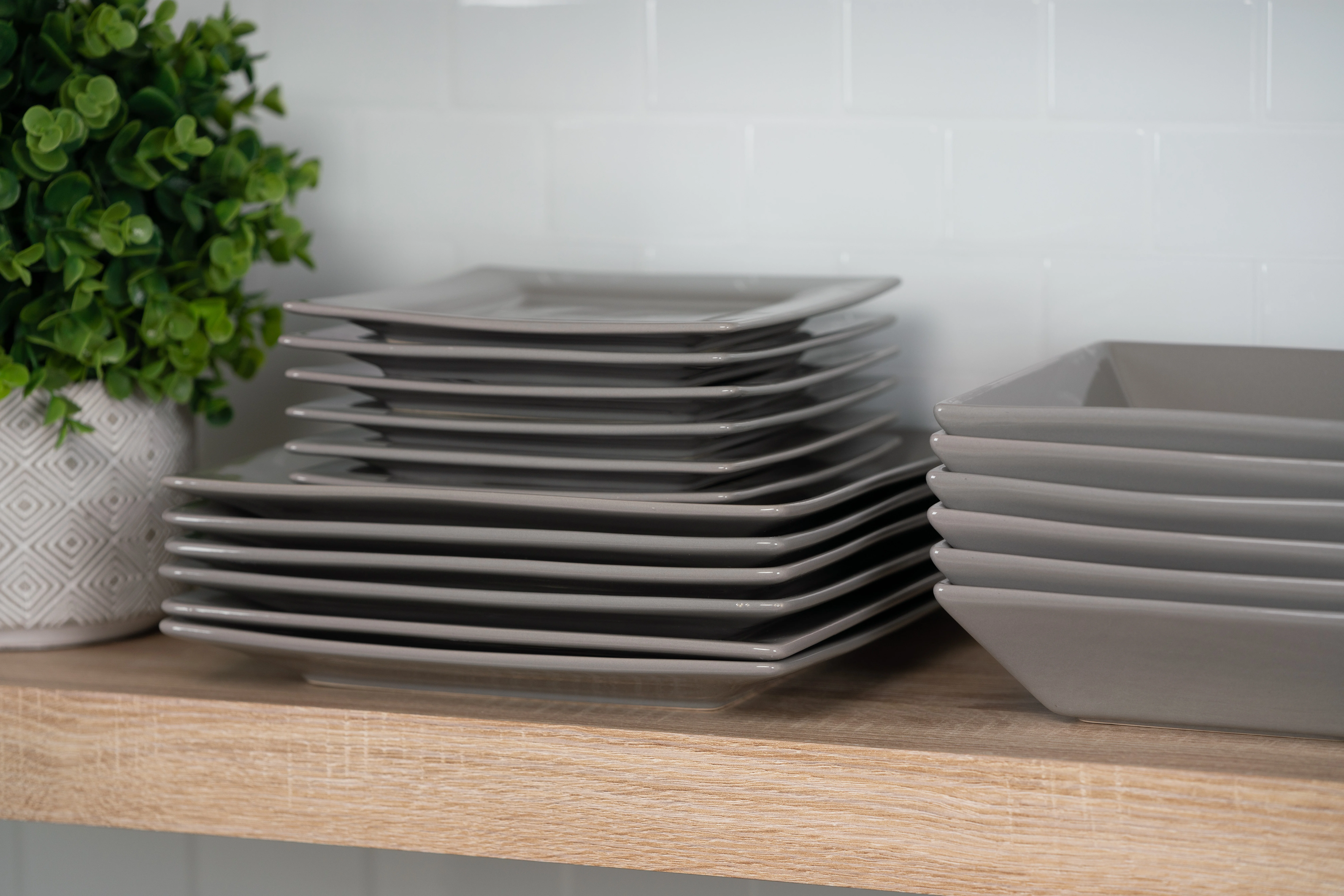 10 Strawberry Street Nova Square 40 Piece Stoneware Dinnerware Set, Gray