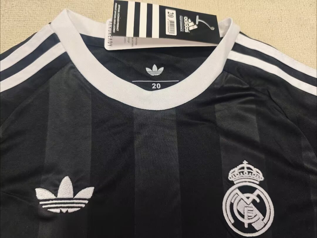 25-26 Real Madrid Black Goalkeeper Jersey - Kids Set