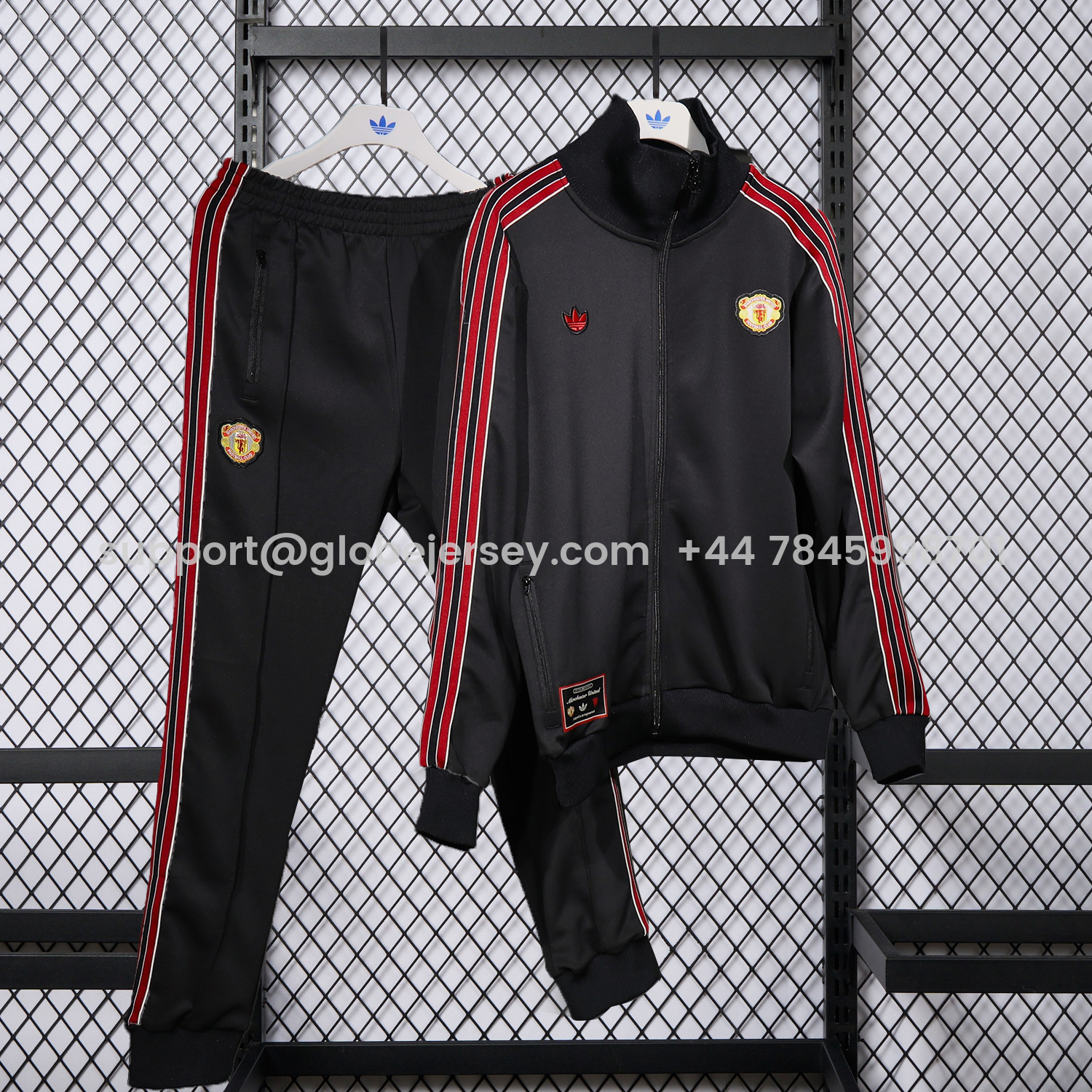 Manchester United 25-26 Red Lines Training Set - Black Top and Black Pants