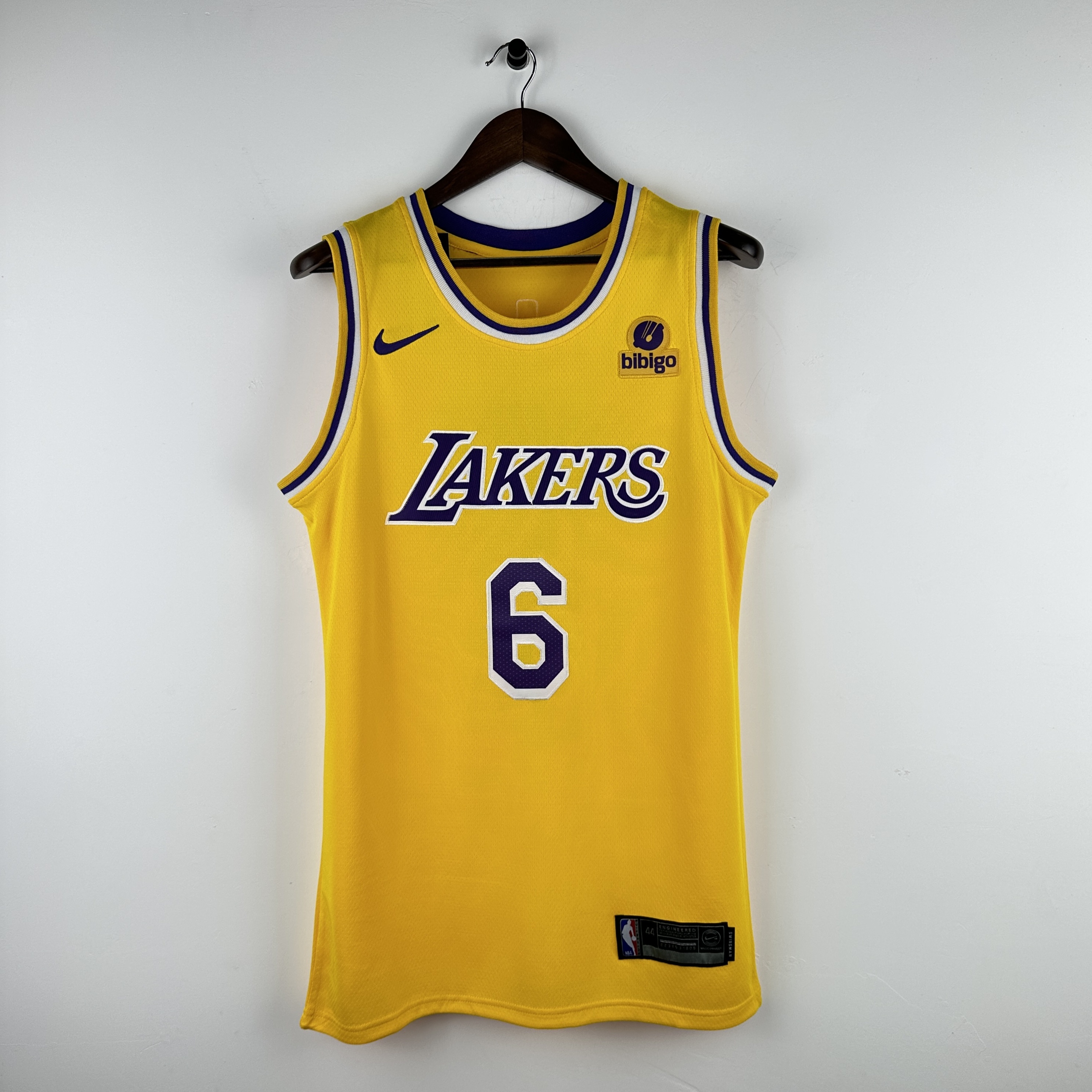 Embroidered Lakers Crew Neck Yellow No. 6 James