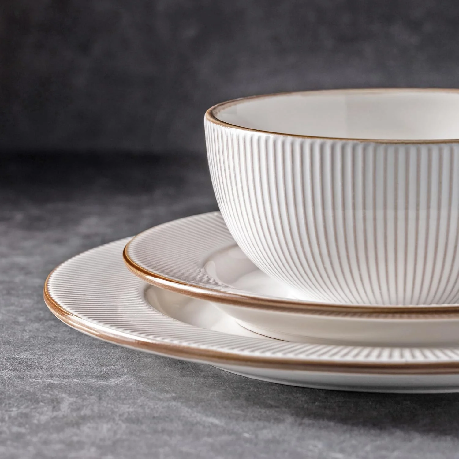 18-Piece Embossed Ceramic Dinnerware Set Dishwasher Microwave Safe Stackable Modern Gift for Wedding Housewarming